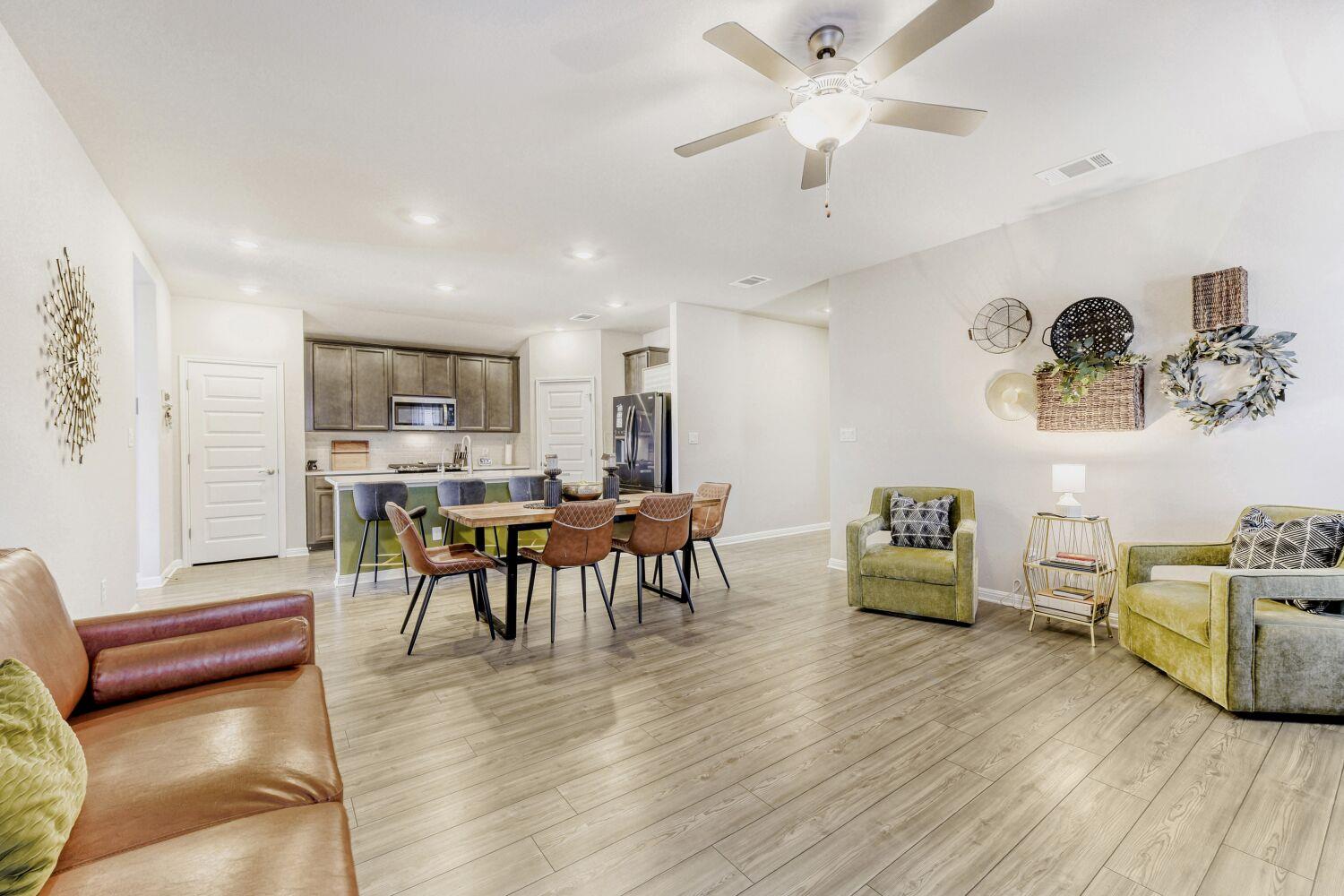 1005 Main St, Hutto, TX 78634