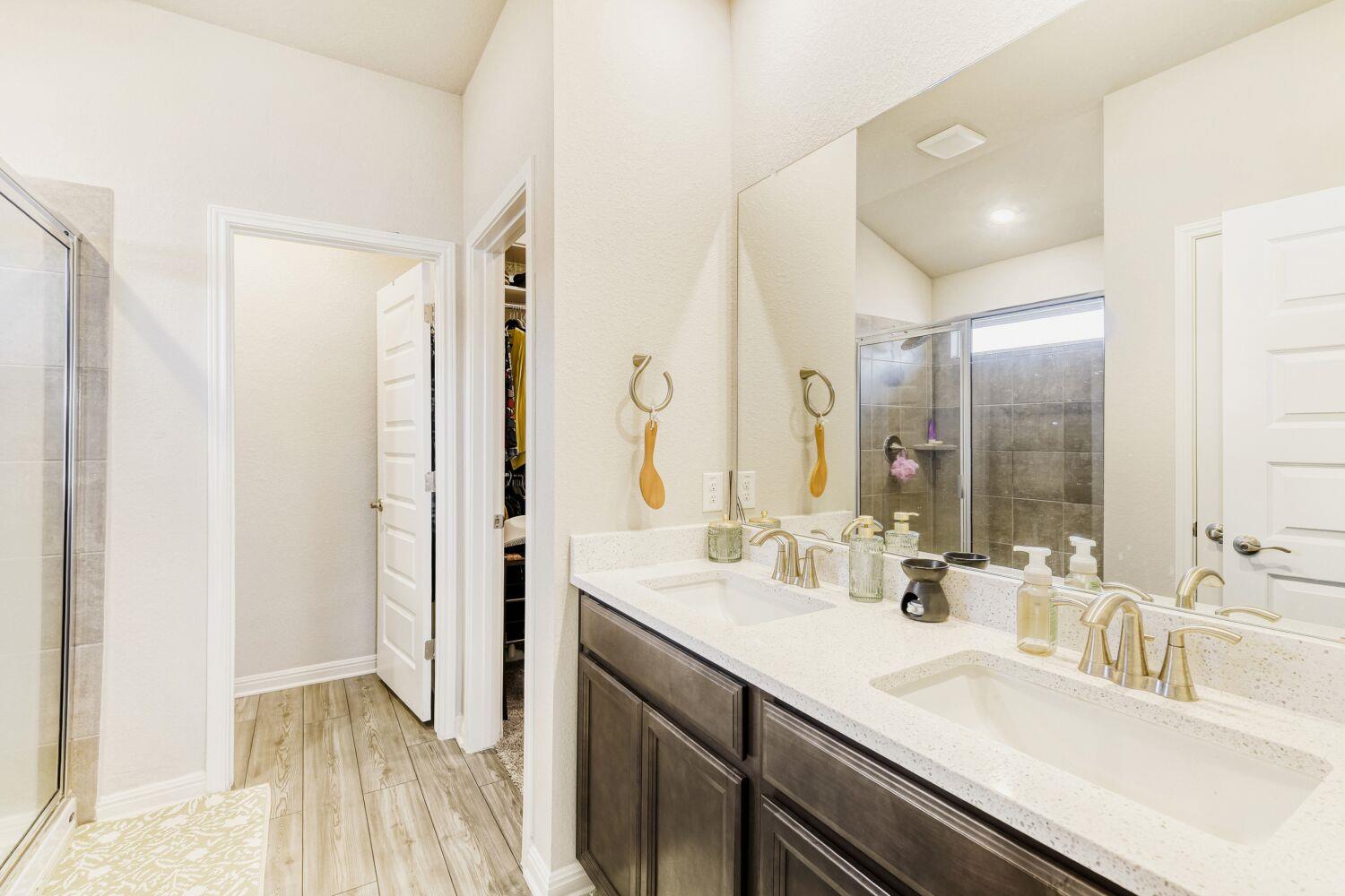 1005 Main St, Hutto, TX 78634