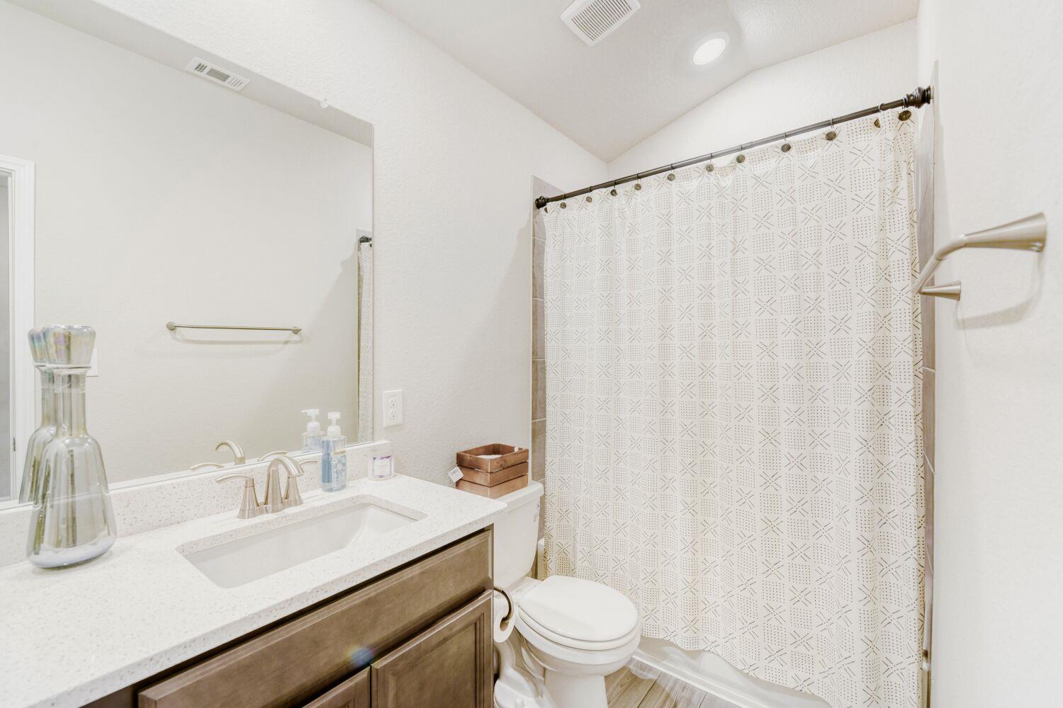 1005 Main St, Hutto, TX 78634