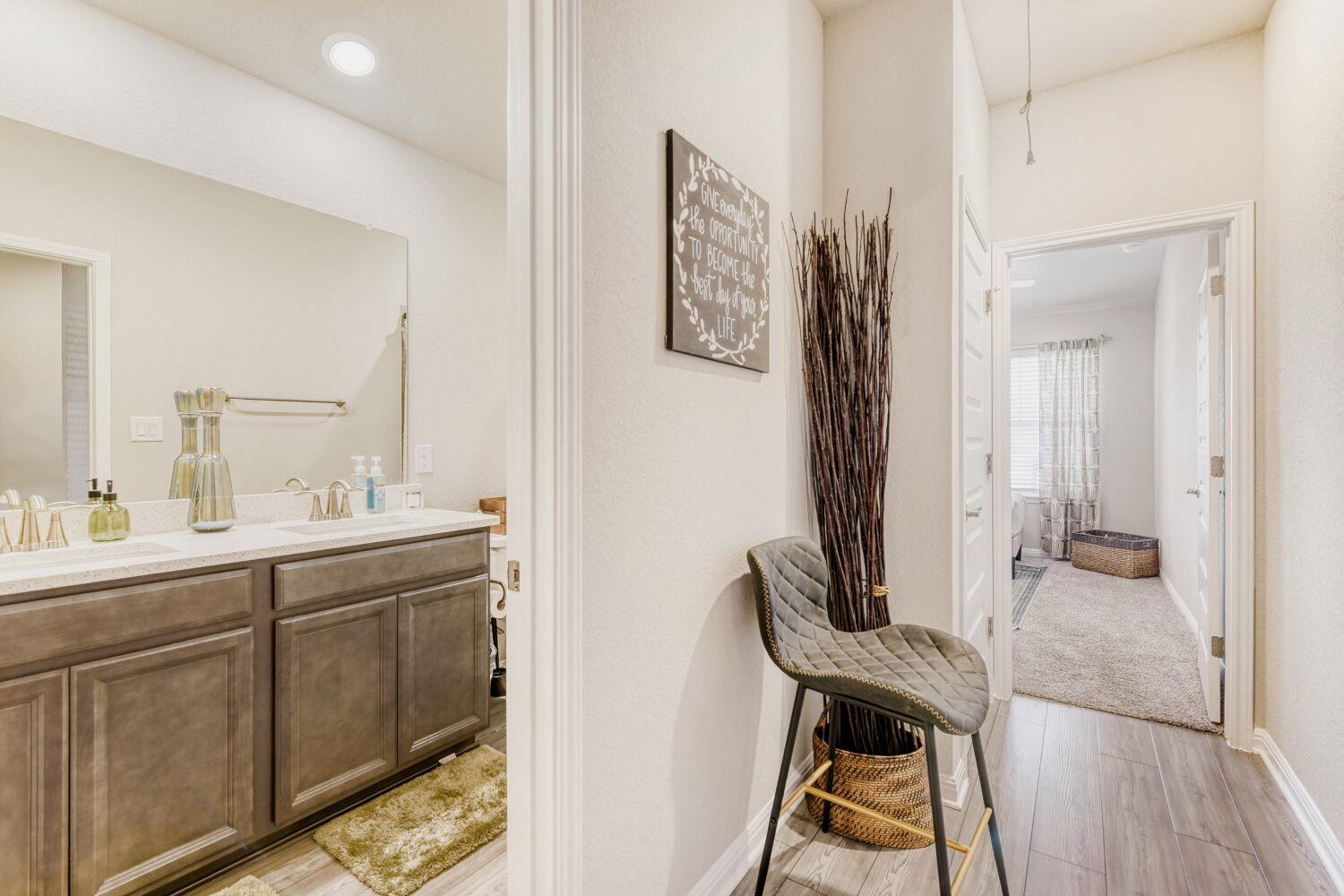 1005 Main St, Hutto, TX 78634