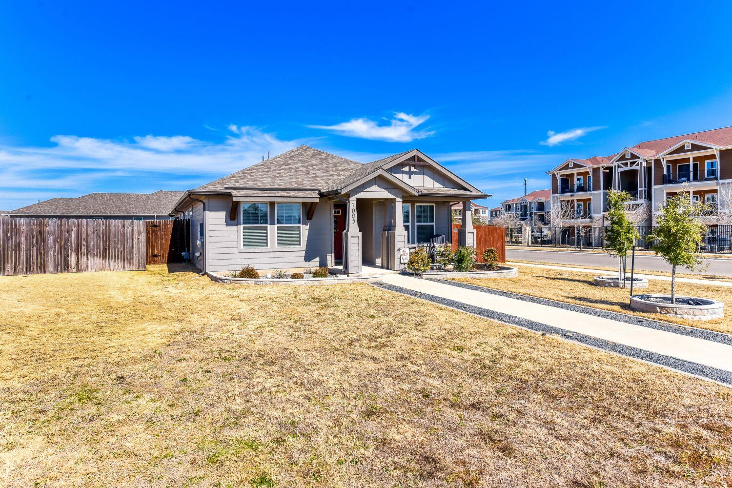 1005 Main St, Hutto, TX 78634