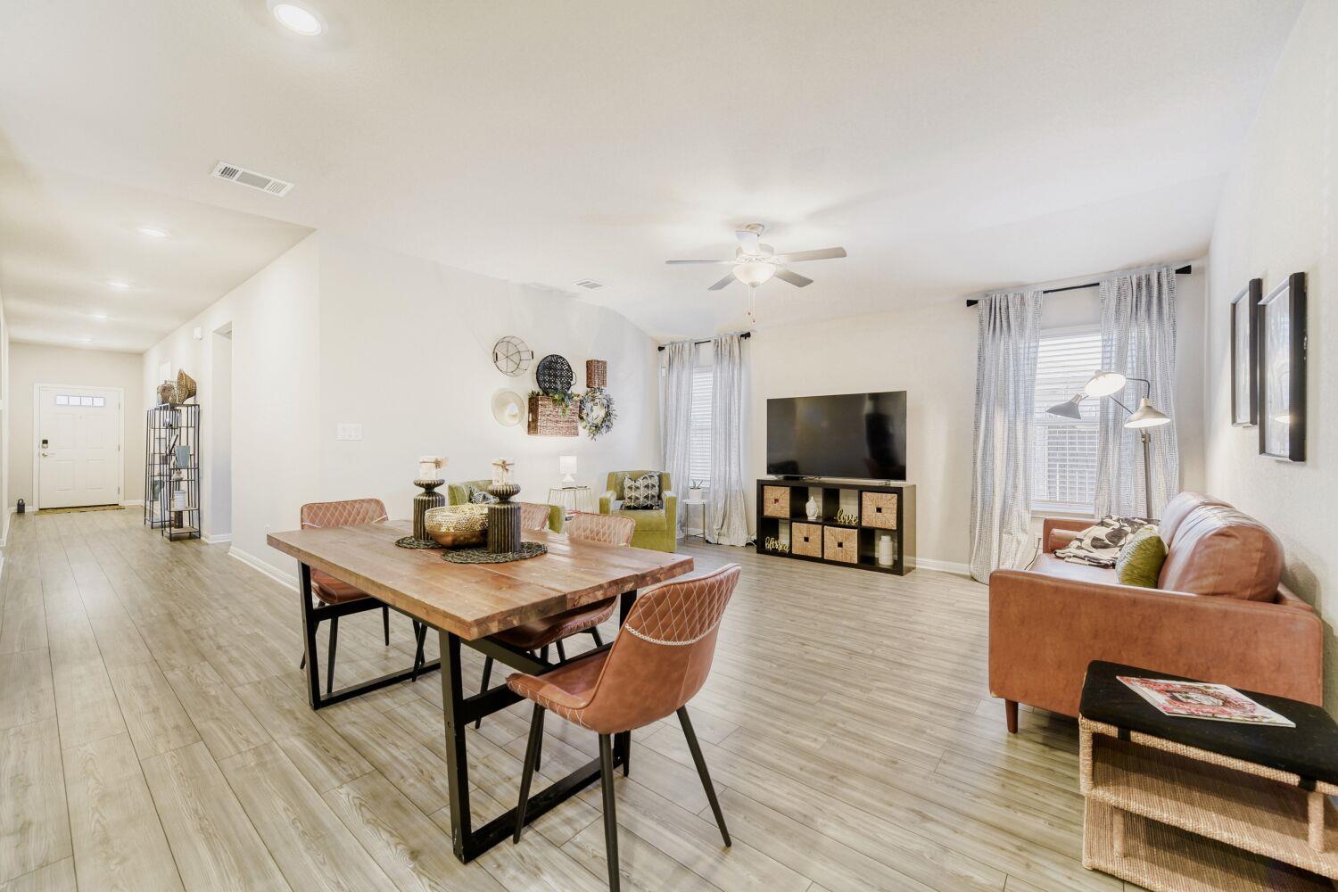 1005 Main St, Hutto, TX 78634