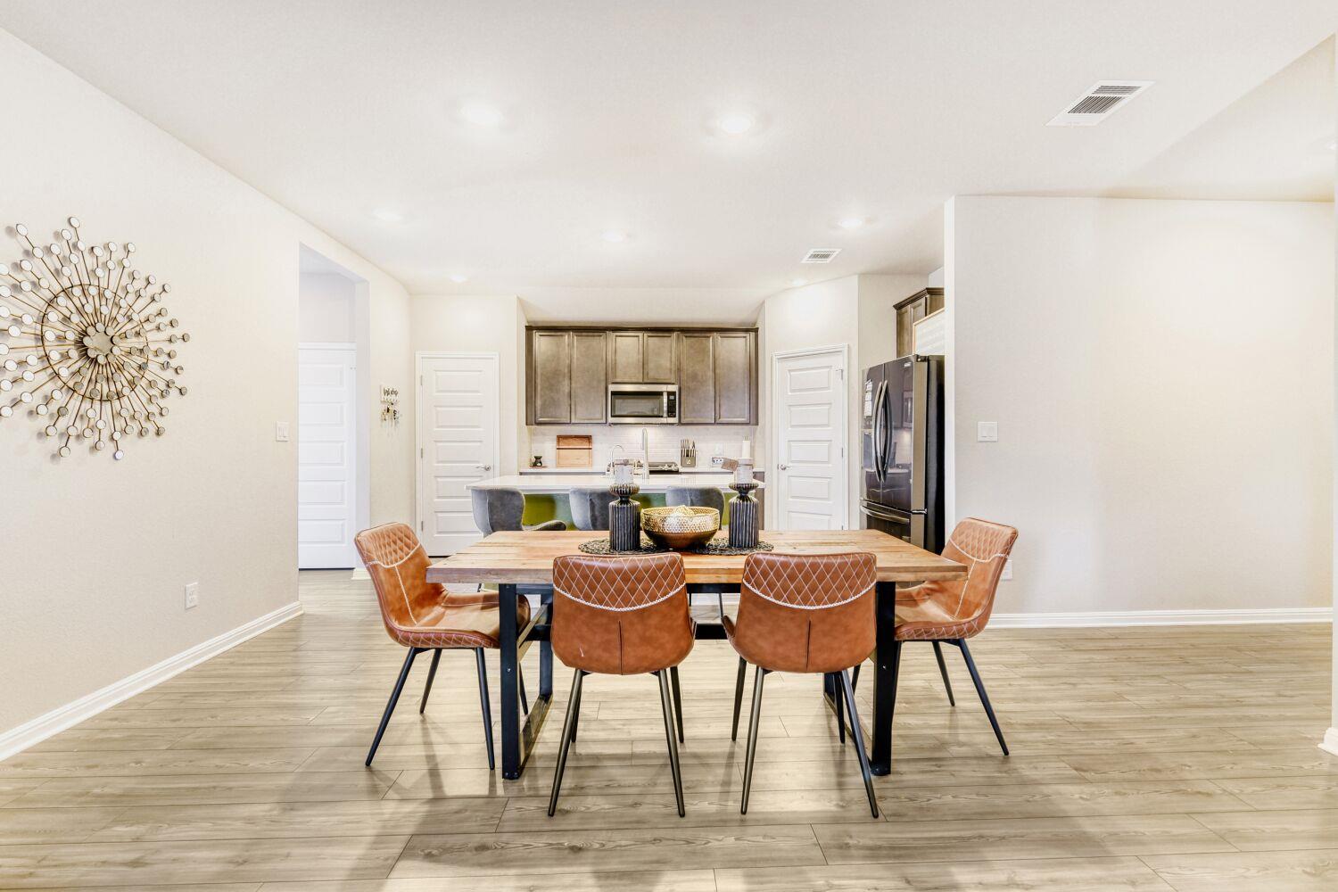 1005 Main St, Hutto, TX 78634