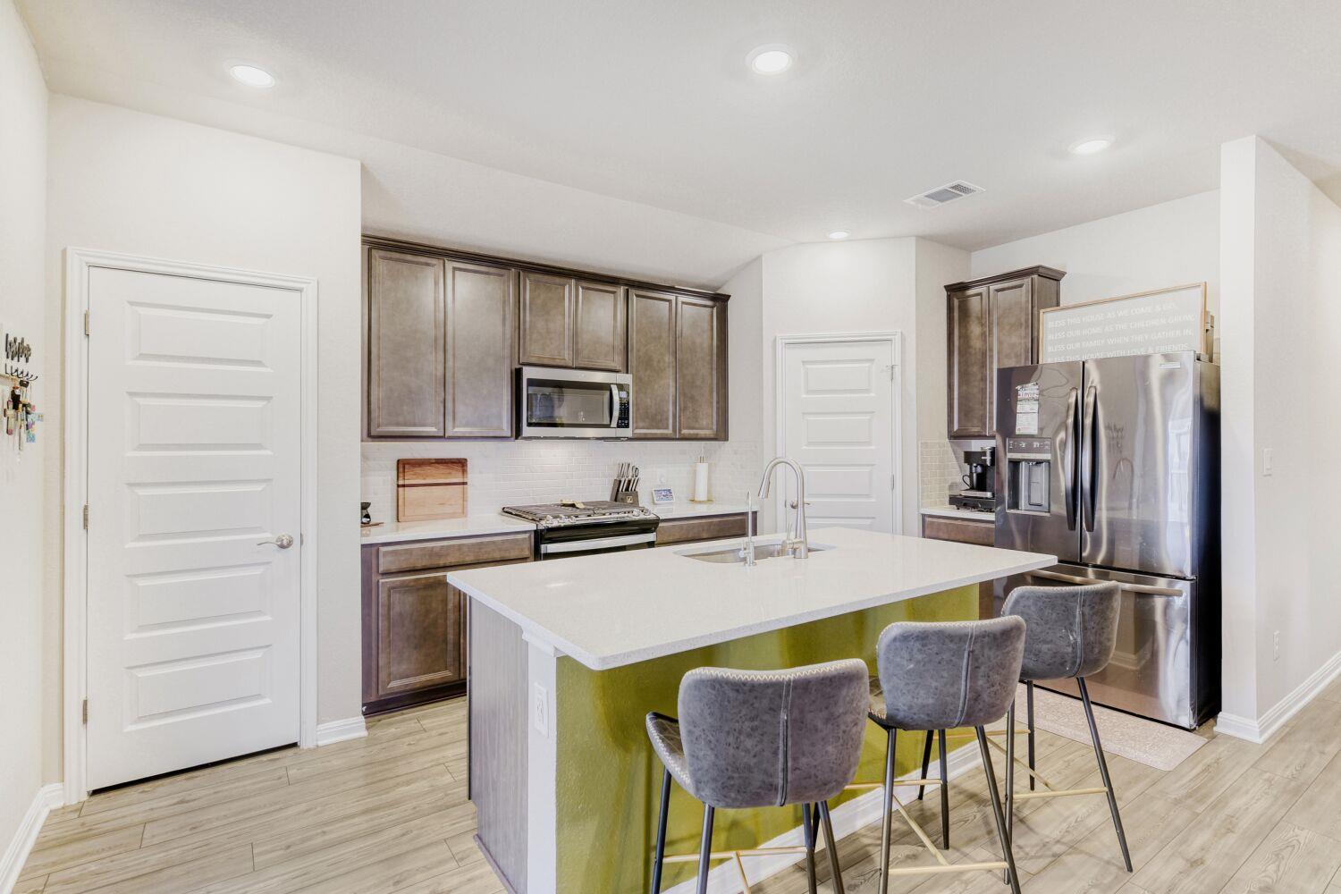 1005 Main St, Hutto, TX 78634