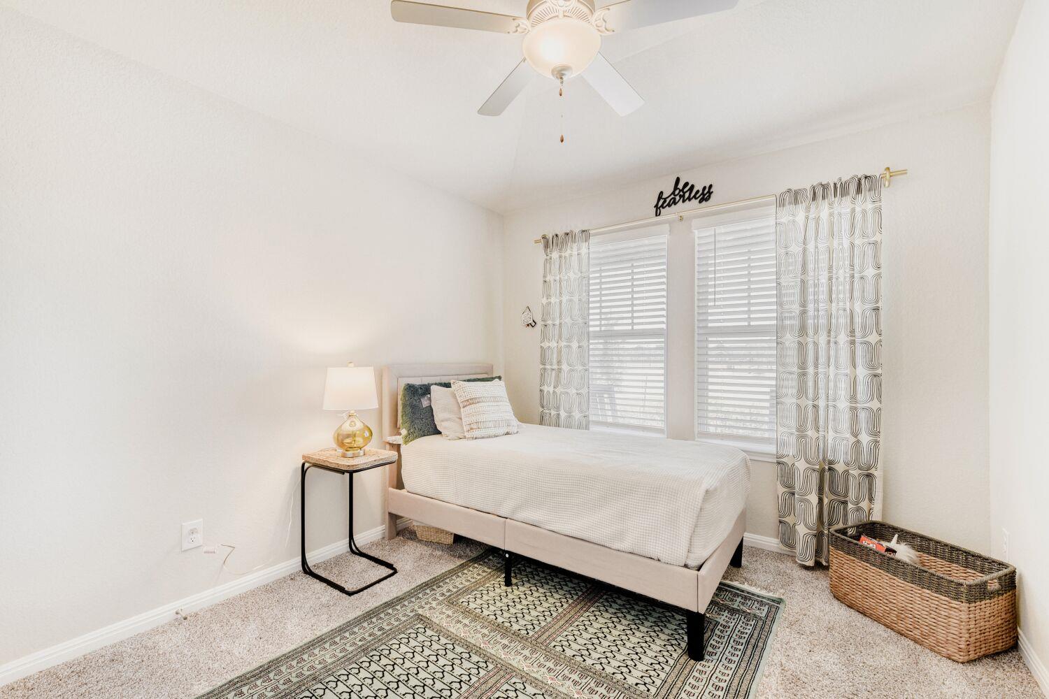 1005 Main St, Hutto, TX 78634