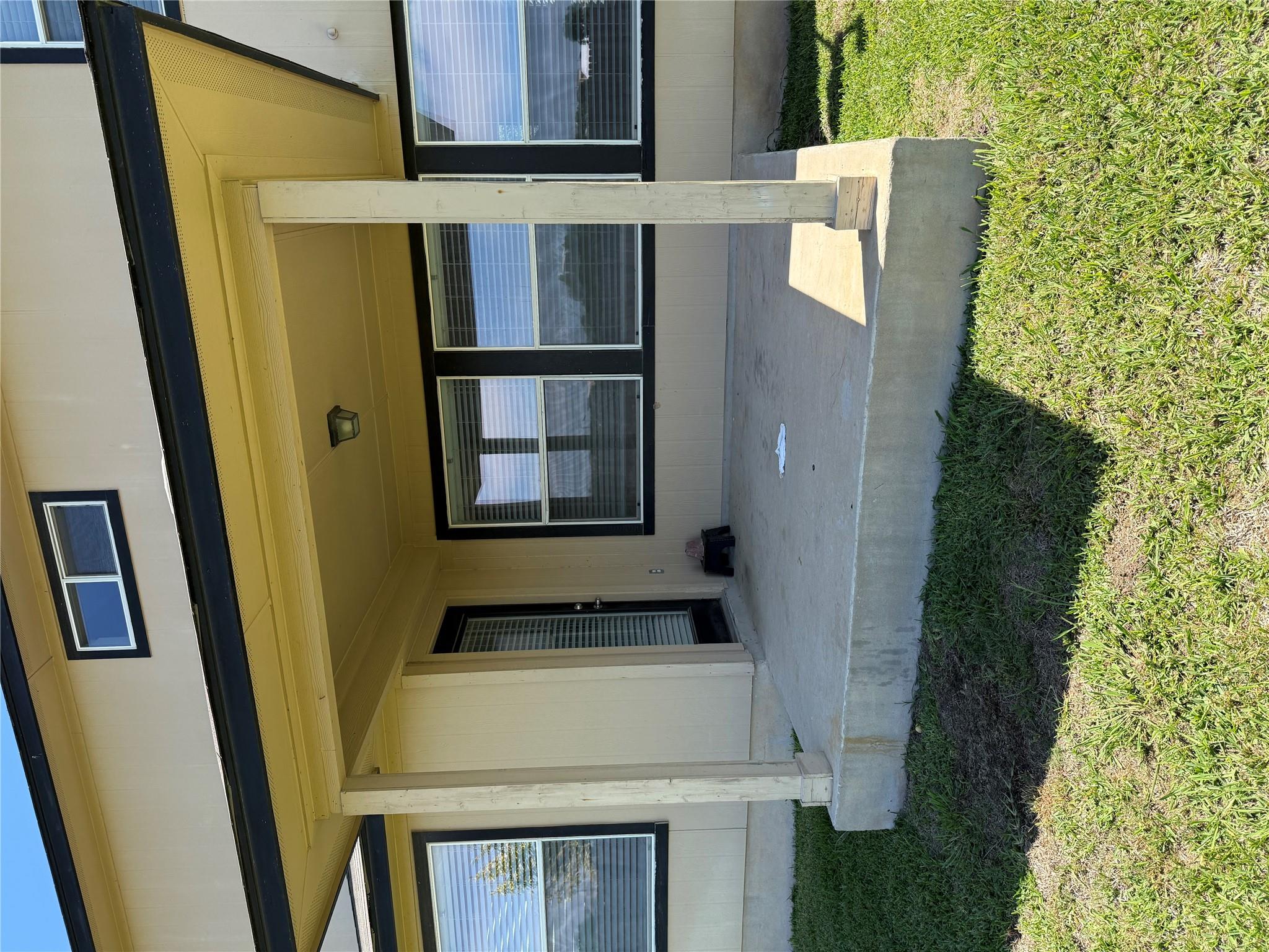 225 Hyltin St, Hutto, TX 78634