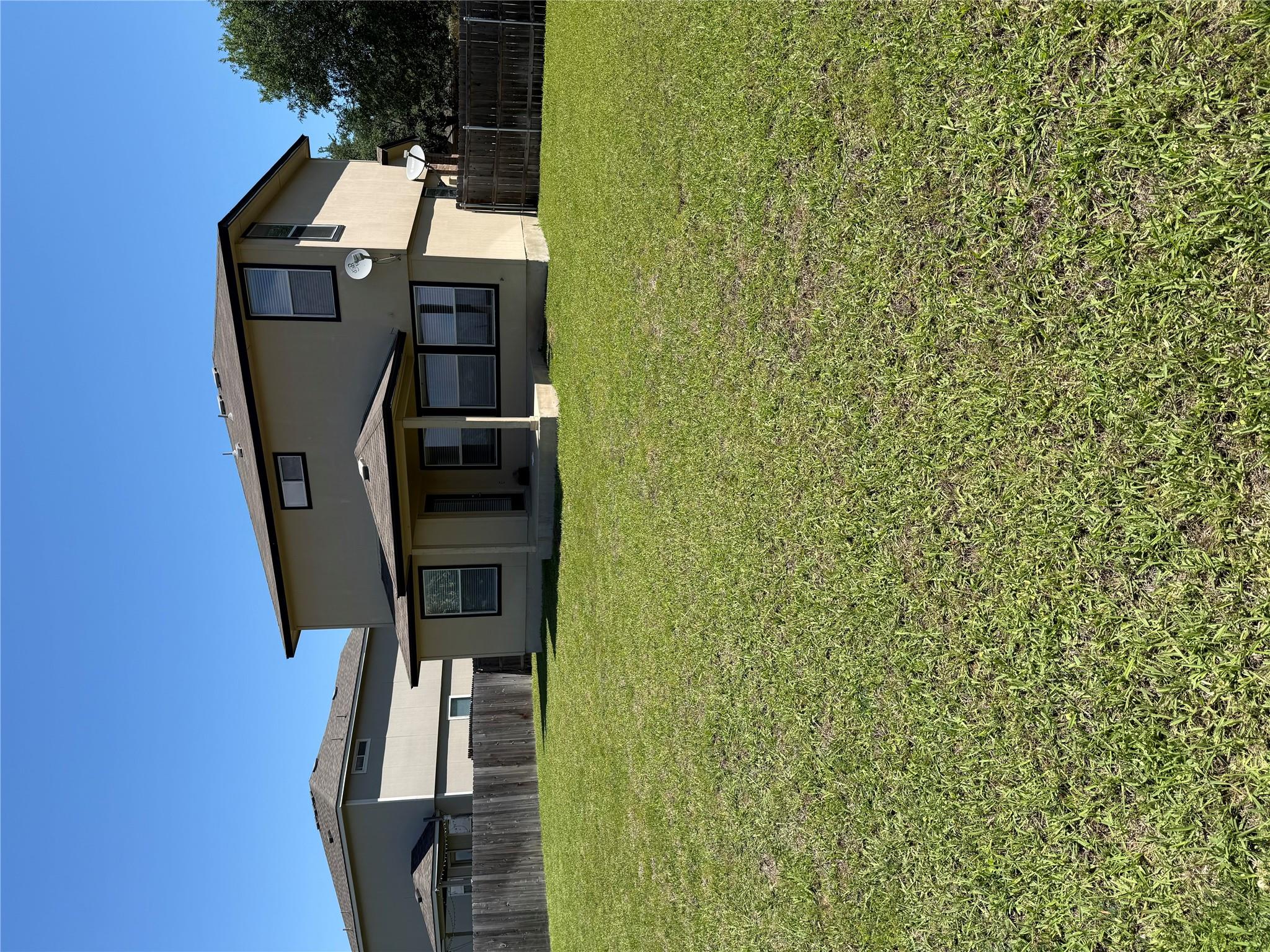 225 Hyltin St, Hutto, TX 78634