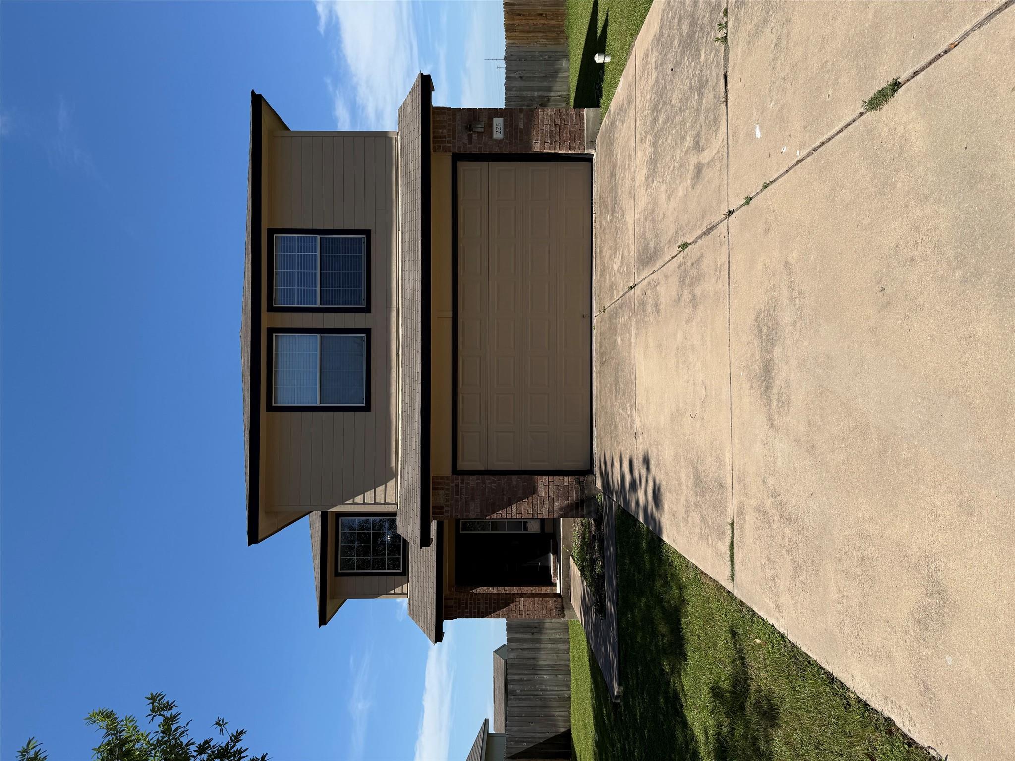 225 Hyltin St, Hutto, TX 78634