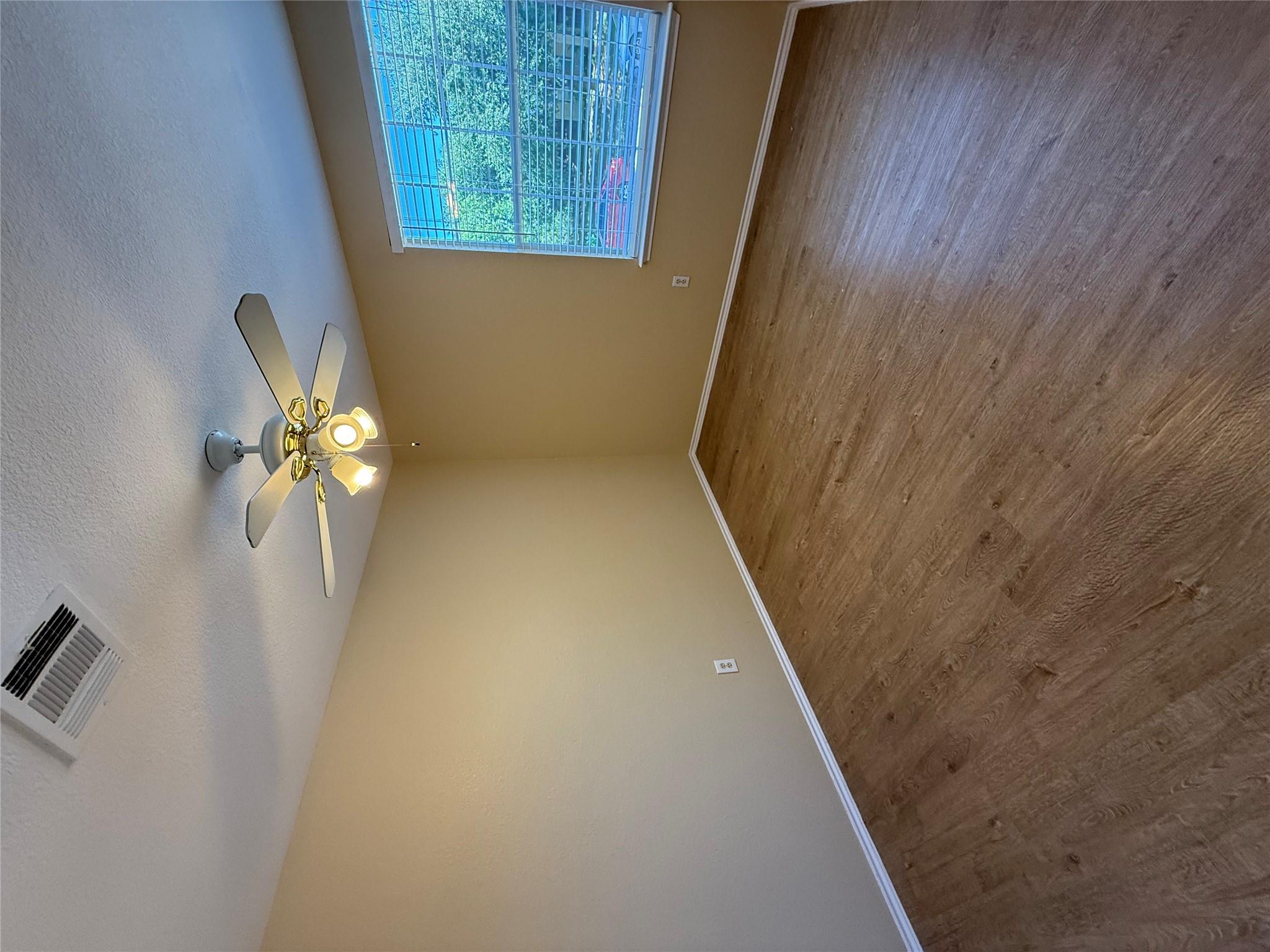 225 Hyltin St, Hutto, TX 78634