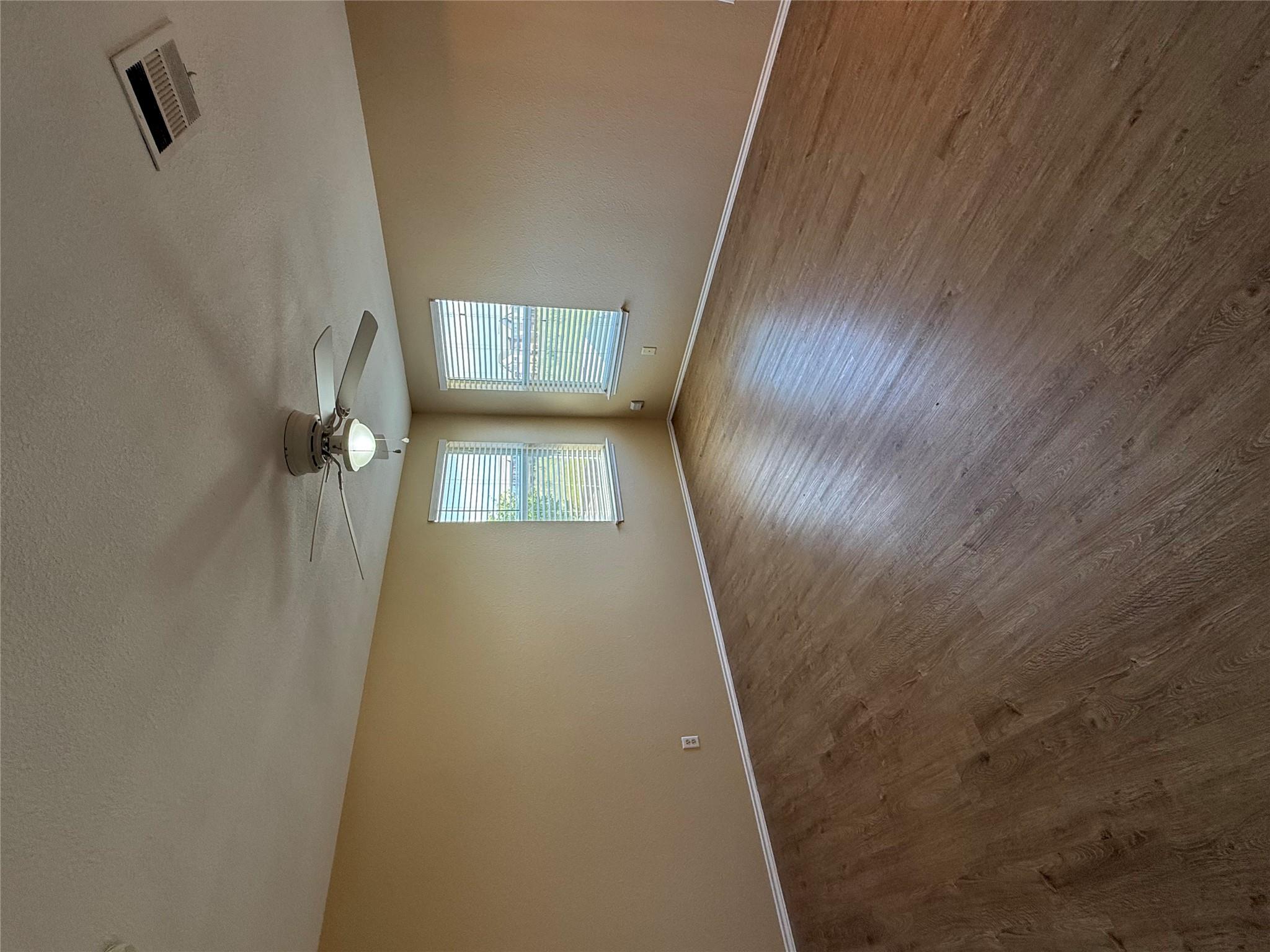 225 Hyltin St, Hutto, TX 78634