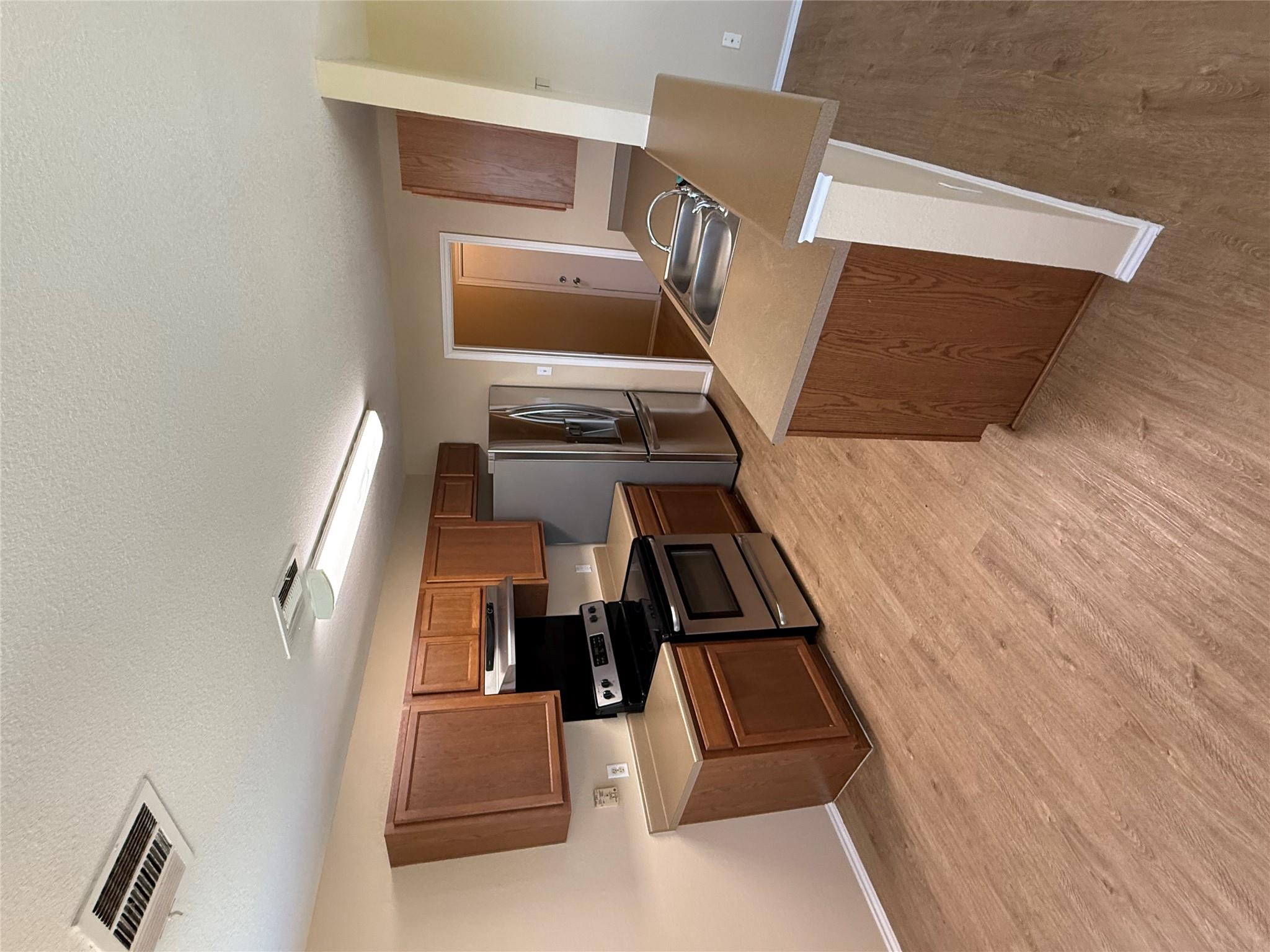 225 Hyltin St, Hutto, TX 78634