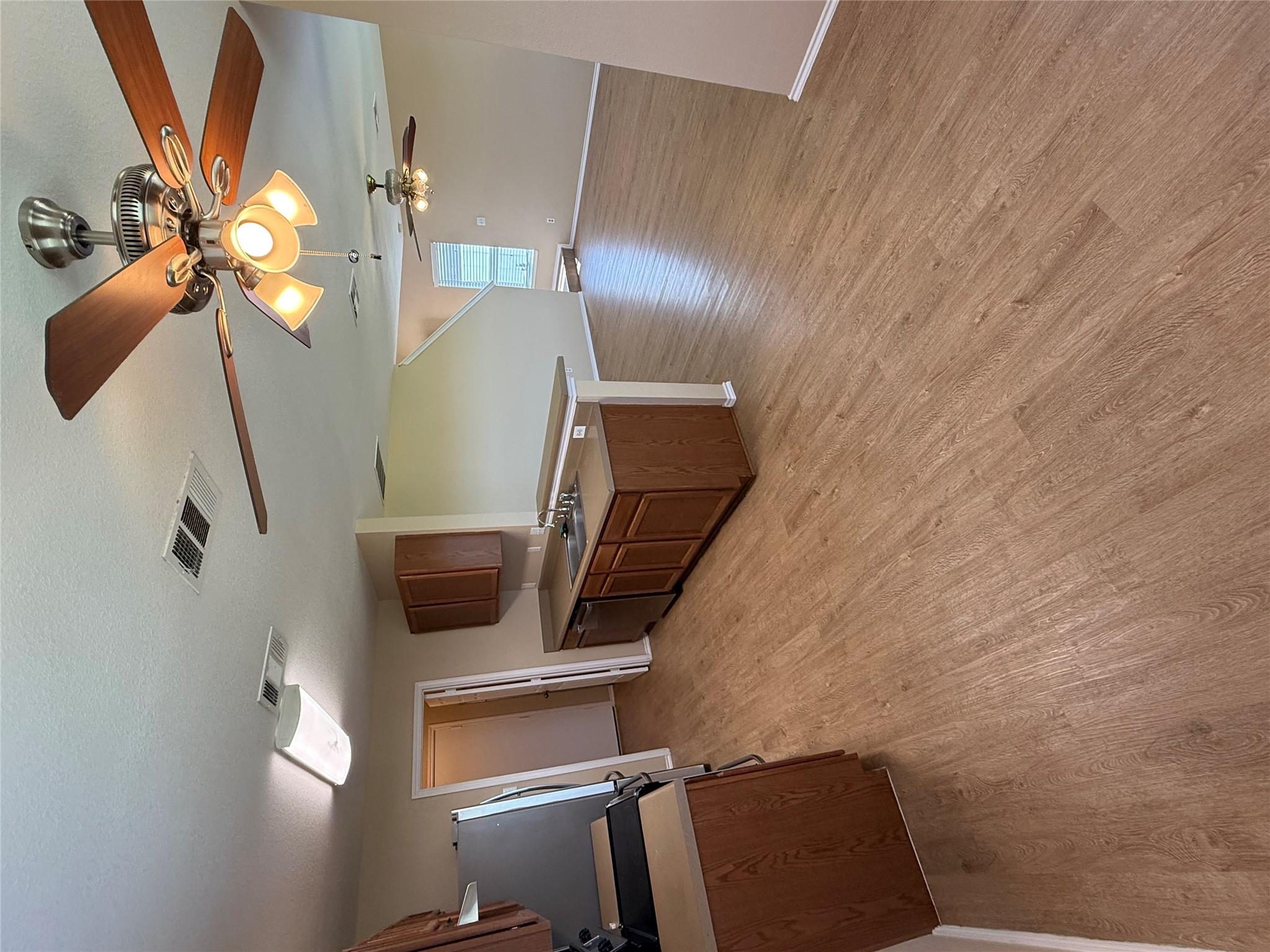 225 Hyltin St, Hutto, TX 78634