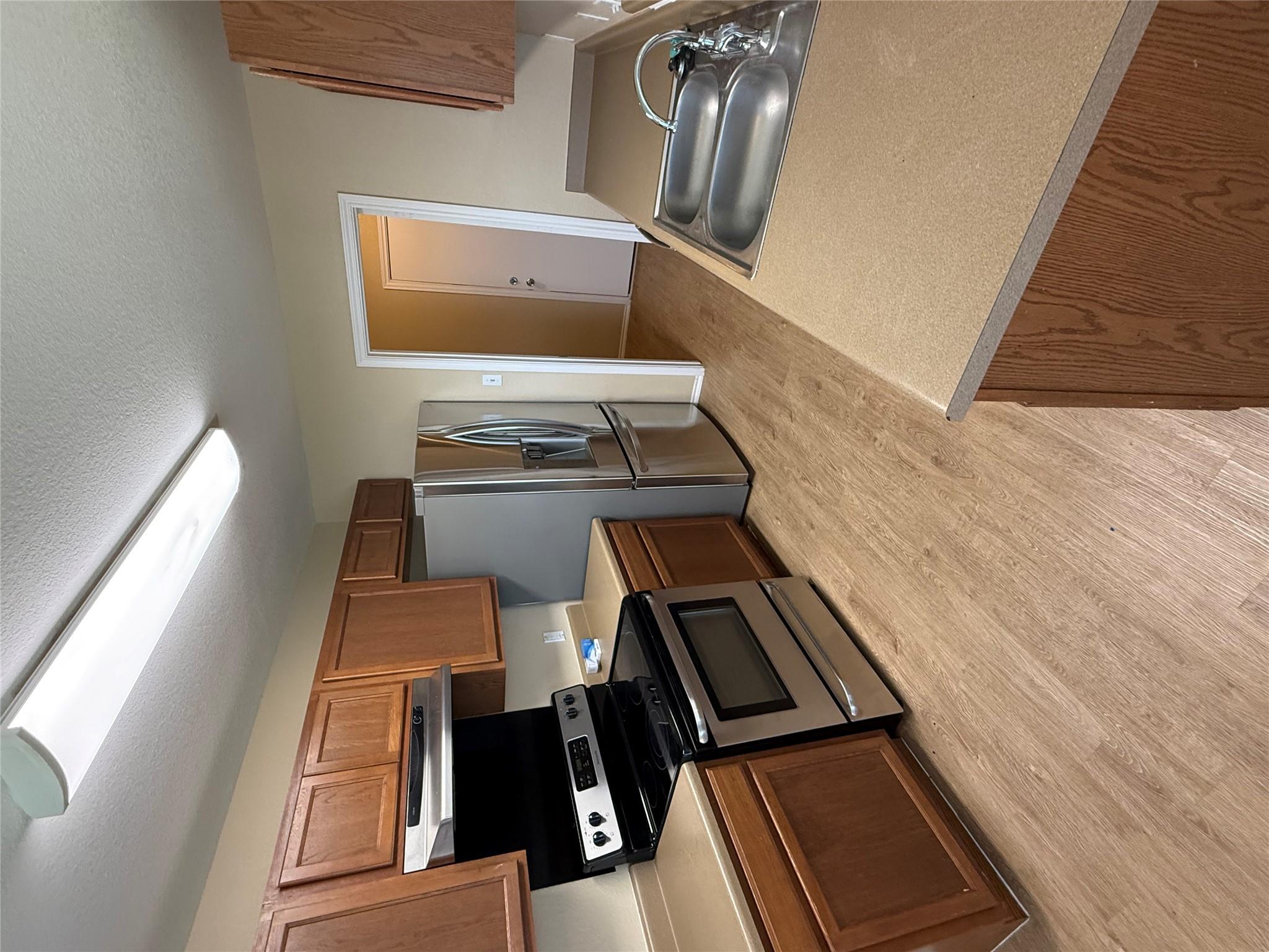 225 Hyltin St, Hutto, TX 78634