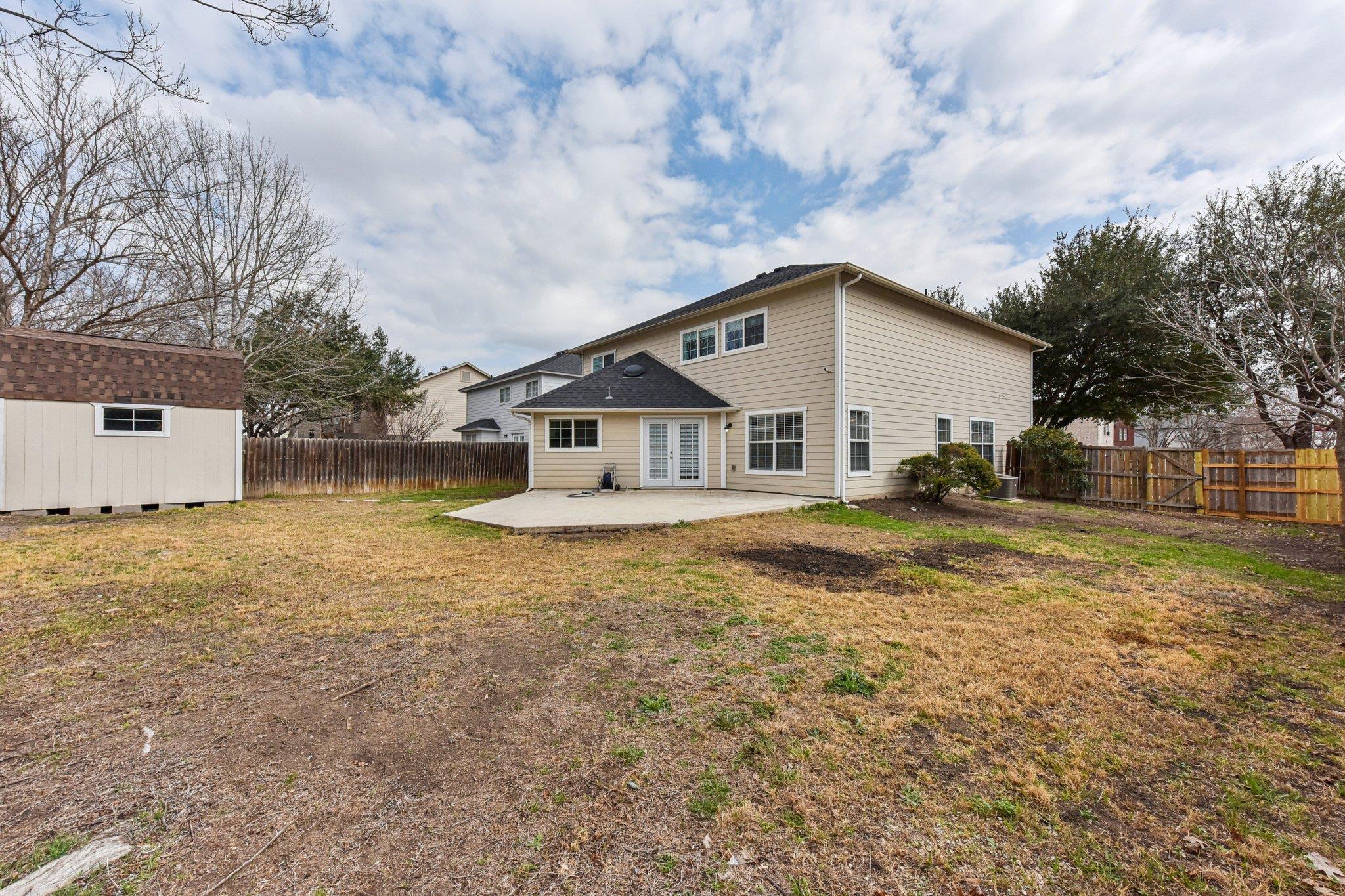 901 E Whispering Hollow Dr, Kyle, TX 78640