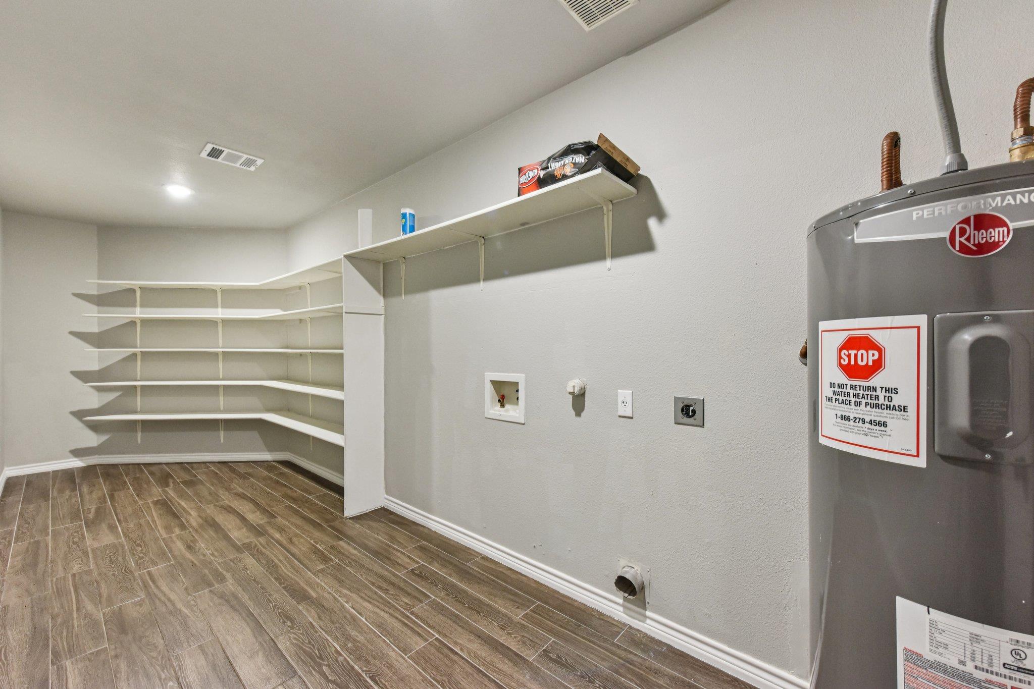 901 E Whispering Hollow Dr, Kyle, TX 78640