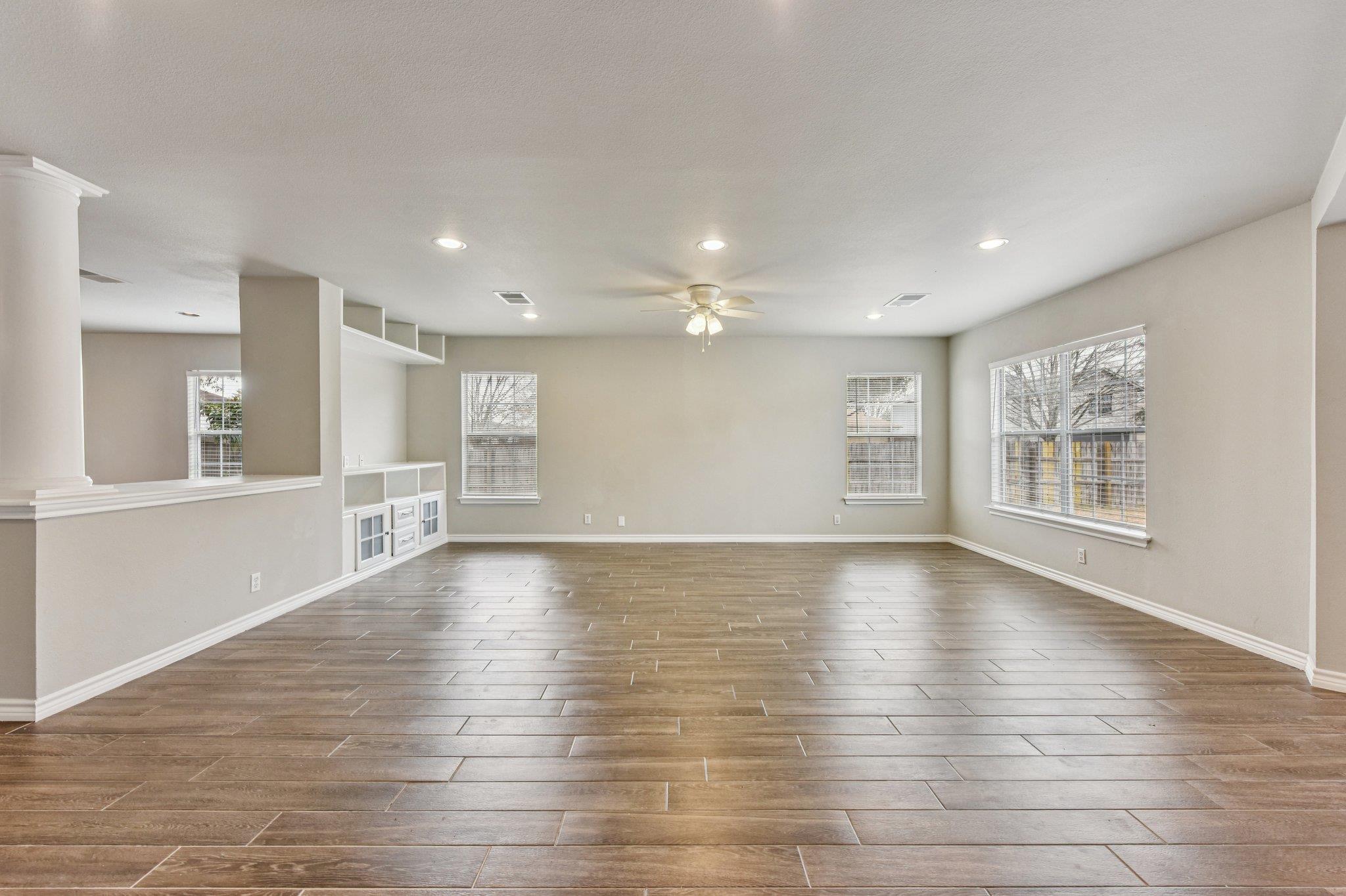 901 E Whispering Hollow Dr, Kyle, TX 78640