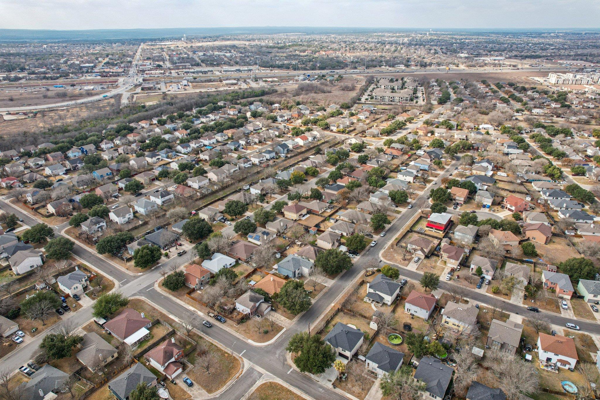 901 E Whispering Hollow Dr, Kyle, TX 78640