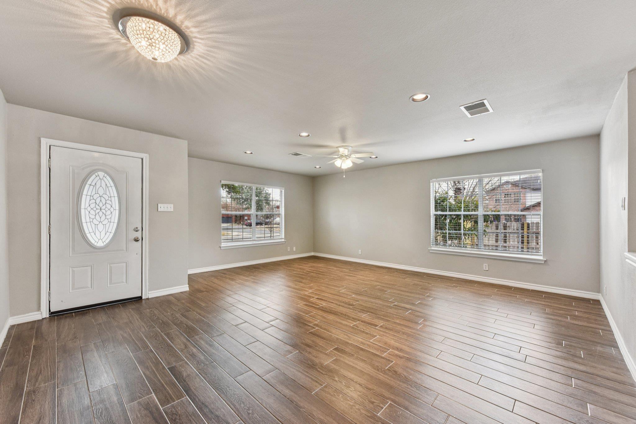 901 E Whispering Hollow Dr, Kyle, TX 78640