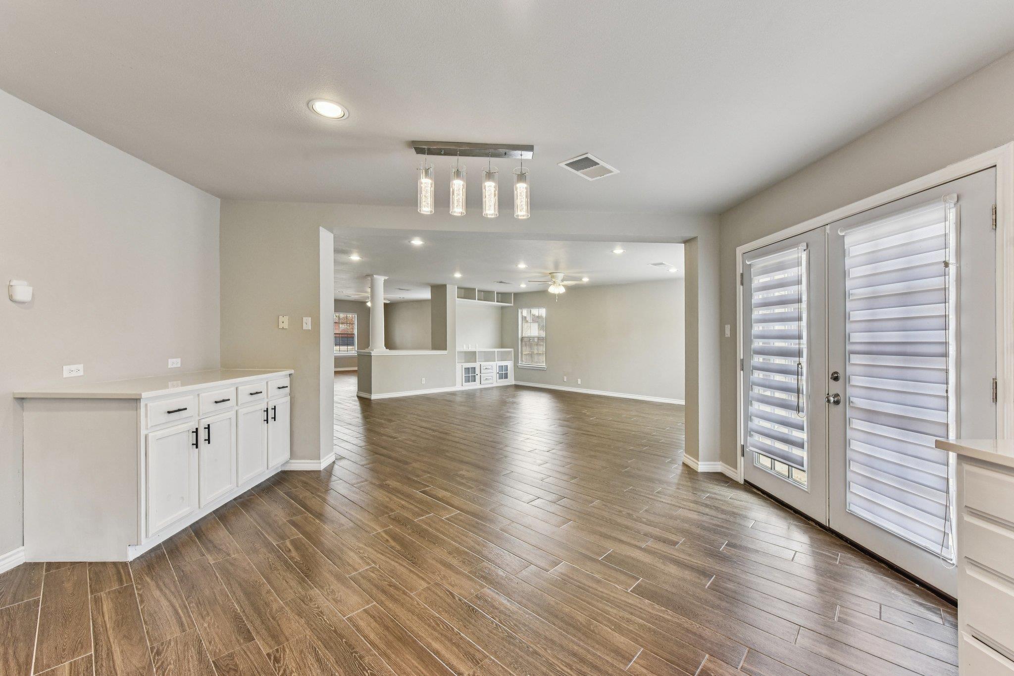 901 E Whispering Hollow Dr, Kyle, TX 78640