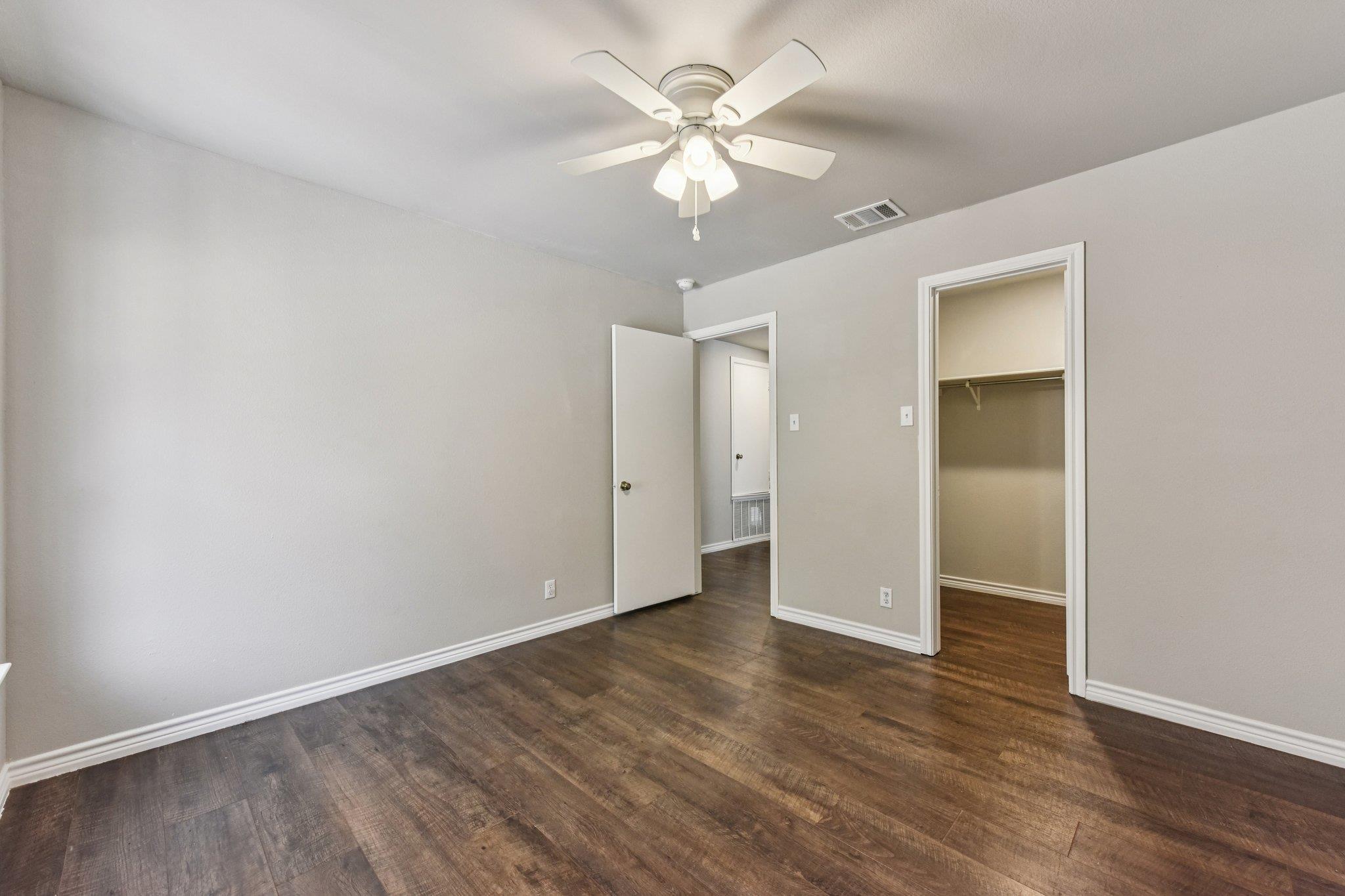 901 E Whispering Hollow Dr, Kyle, TX 78640