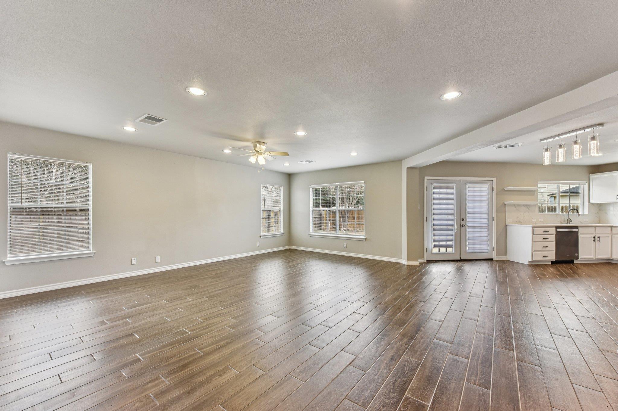 901 E Whispering Hollow Dr, Kyle, TX 78640