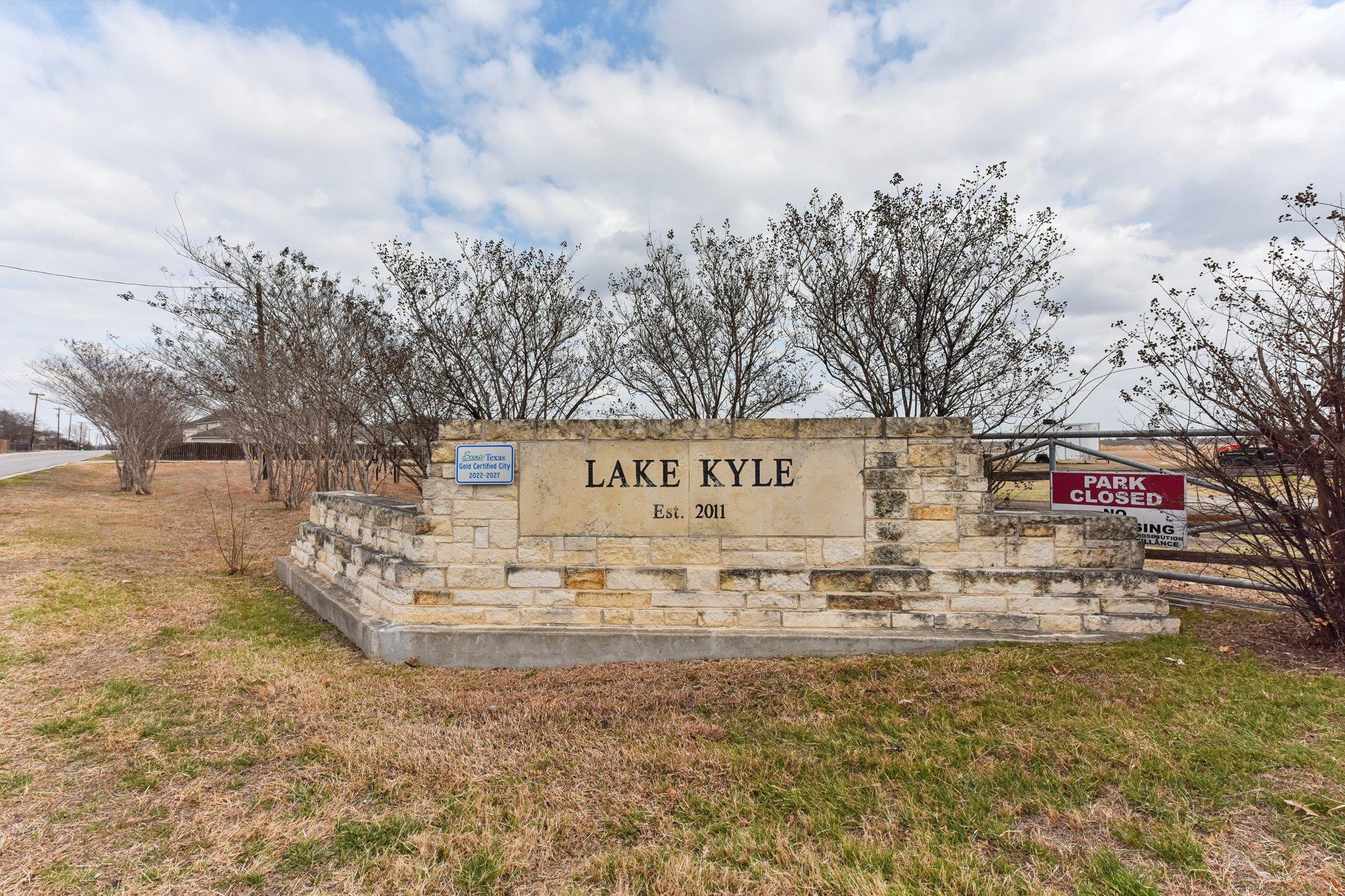 901 E Whispering Hollow Dr, Kyle, TX 78640