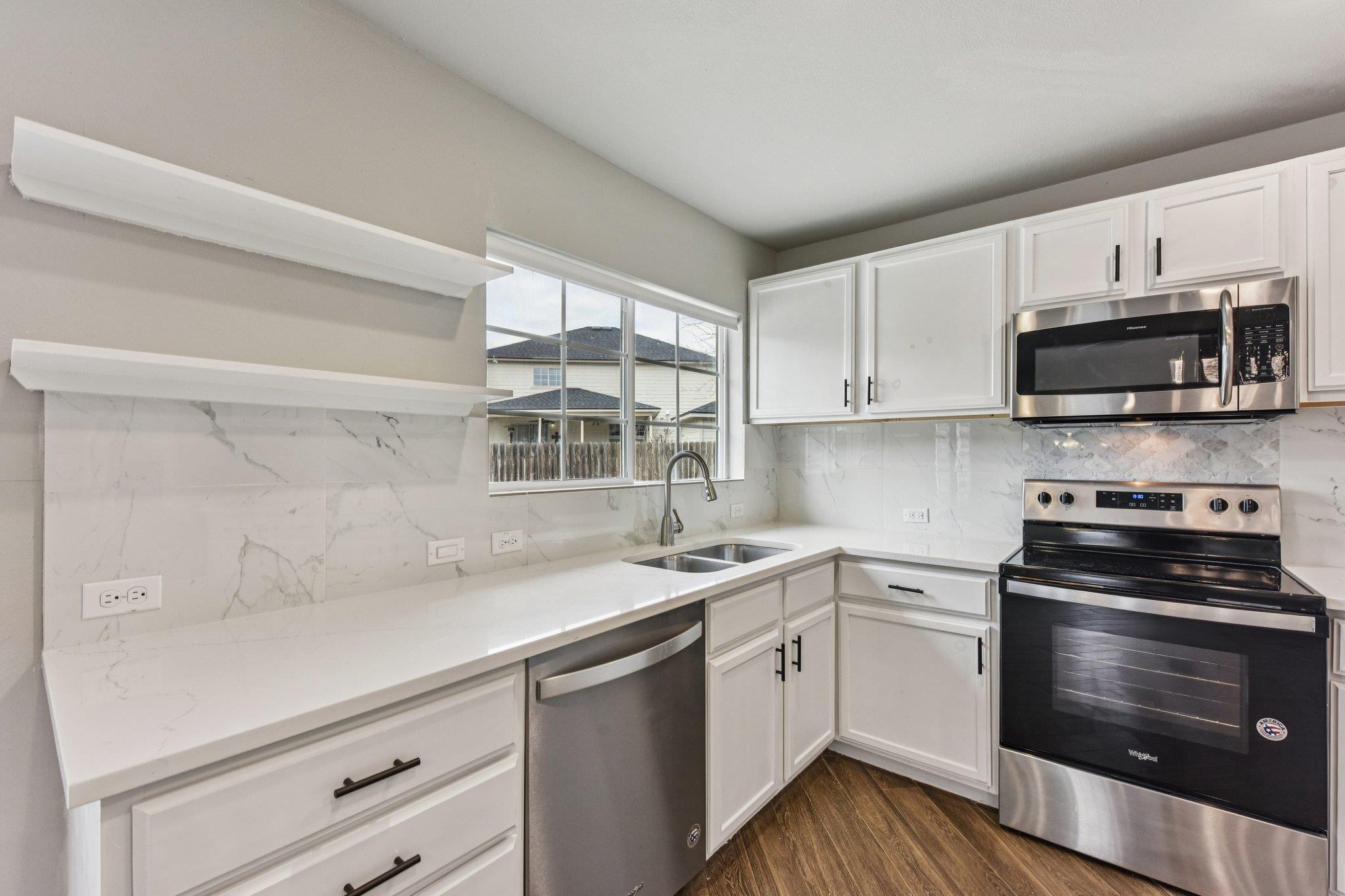 901 E Whispering Hollow Dr, Kyle, TX 78640