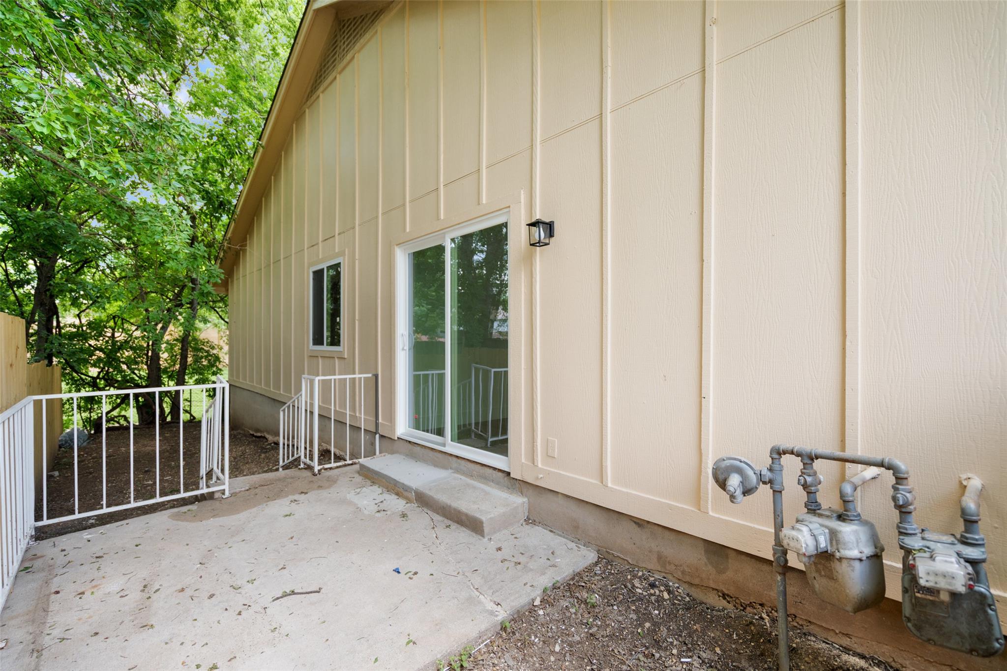 1800 Nicole Cir # B, Round Rock, TX 78664