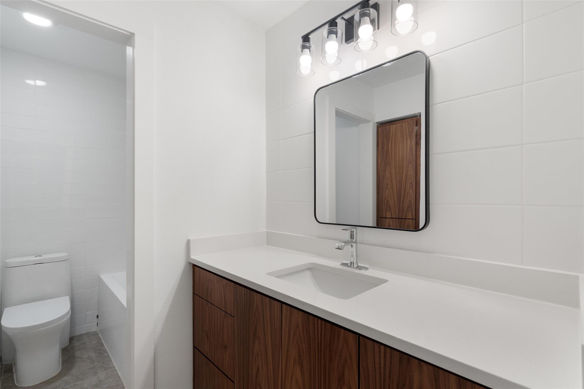 1800 Nicole Cir # B, Round Rock, TX 78664