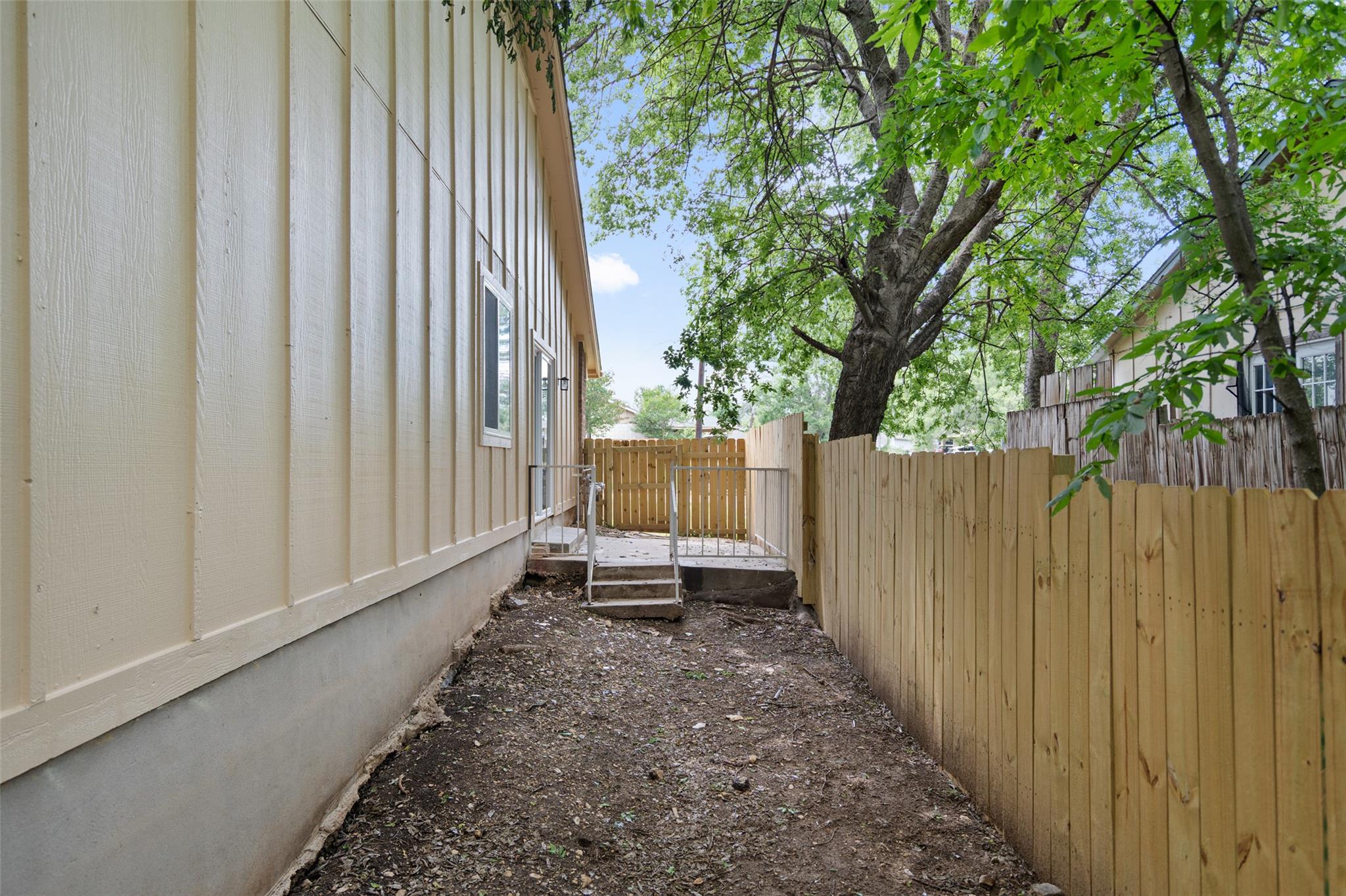 1800 Nicole Cir # B, Round Rock, TX 78664