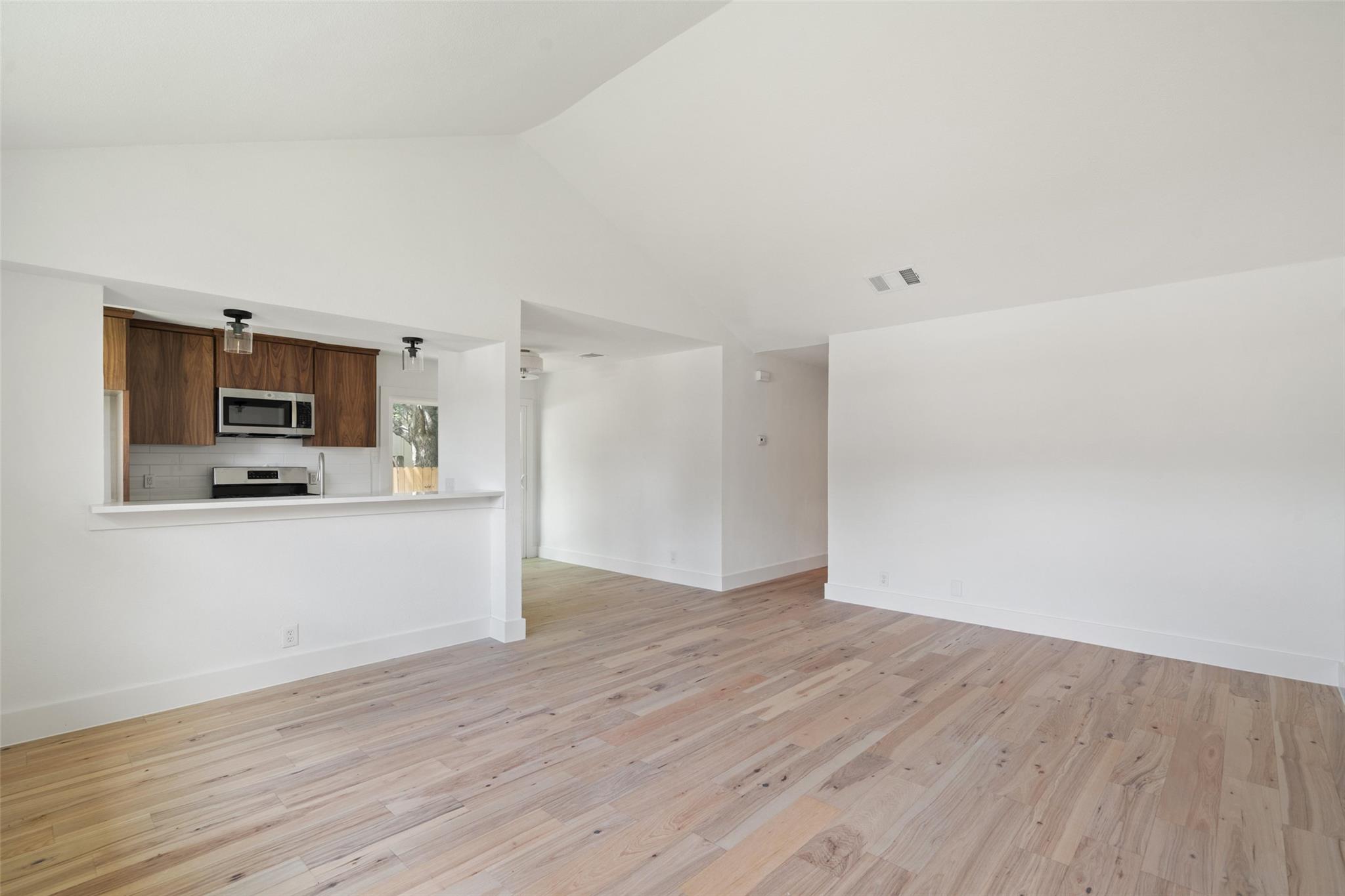 1800 Nicole Cir # B, Round Rock, TX 78664