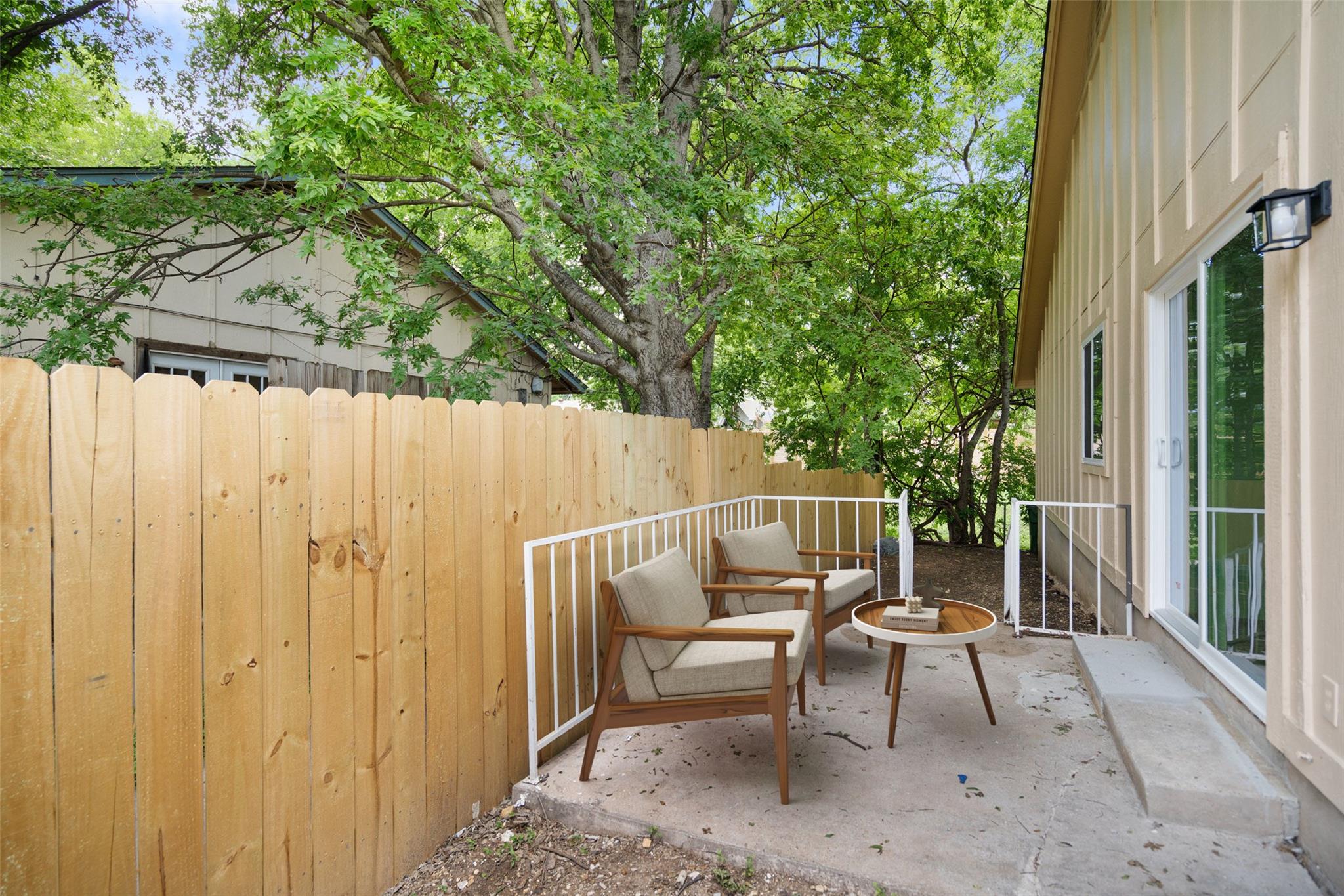 1800 Nicole Cir # B, Round Rock, TX 78664