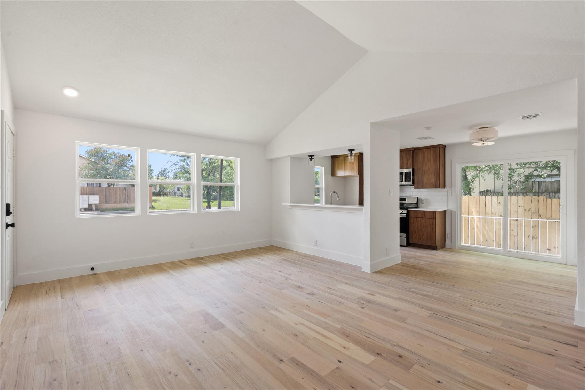 1800 Nicole Cir # B, Round Rock, TX 78664