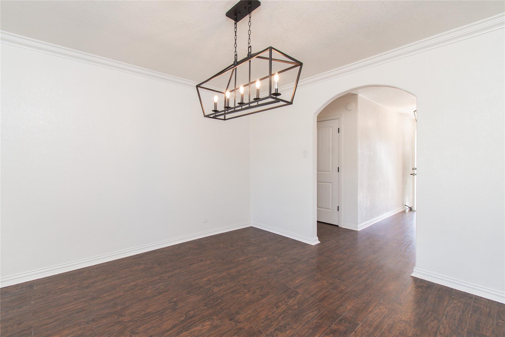 606 E 6th St, Cameron, TX 76520