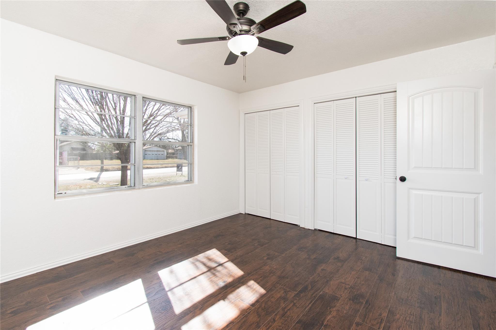 606 E 6th St, Cameron, TX 76520