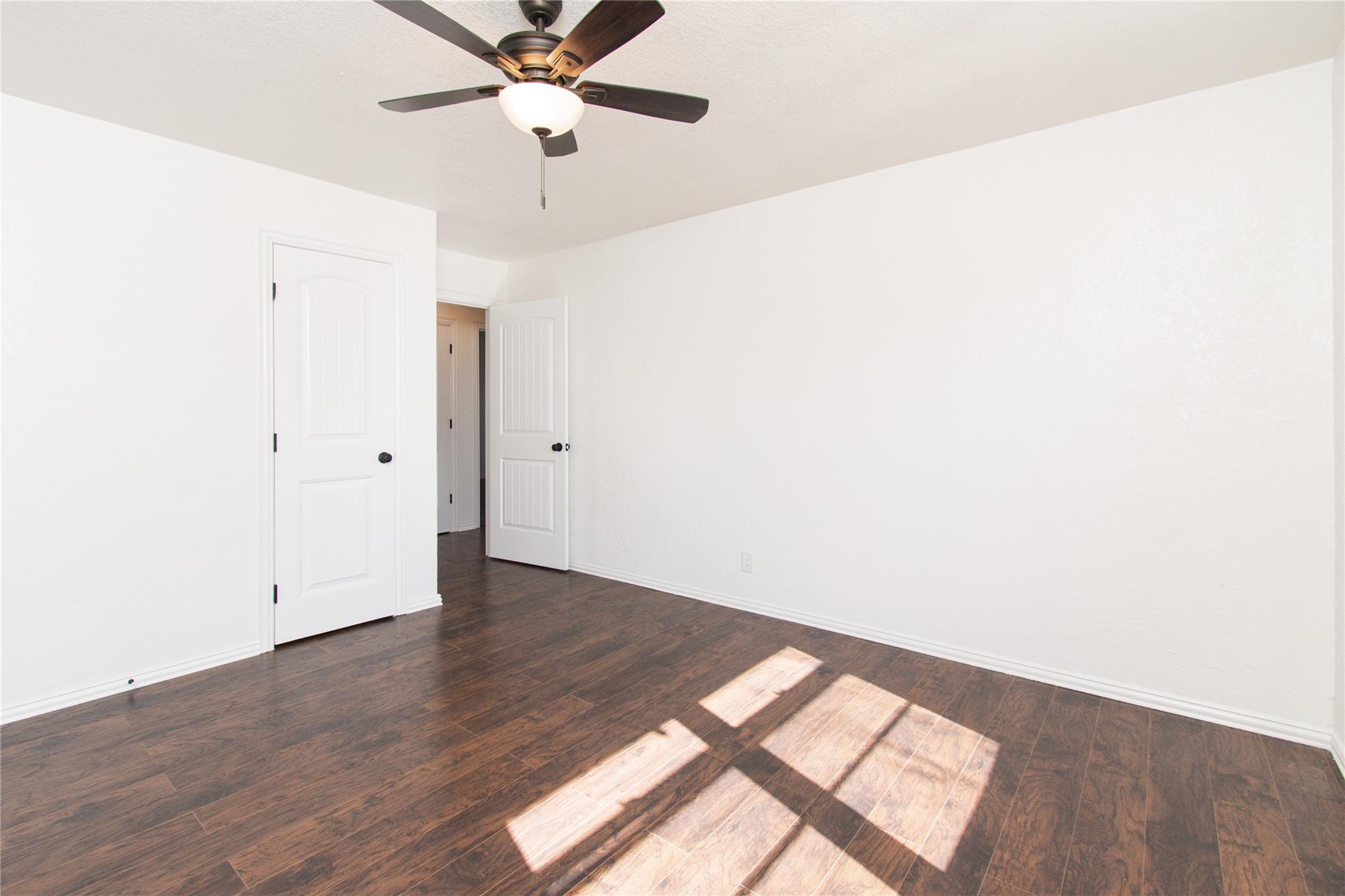 606 E 6th St, Cameron, TX 76520