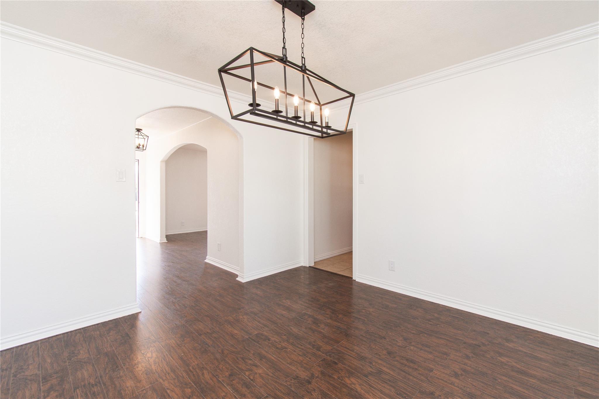 606 E 6th St, Cameron, TX 76520