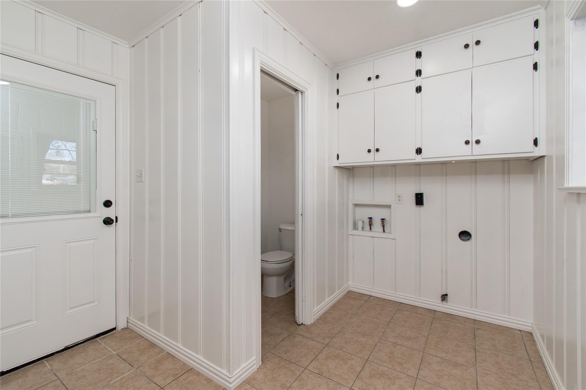 606 E 6th St, Cameron, TX 76520