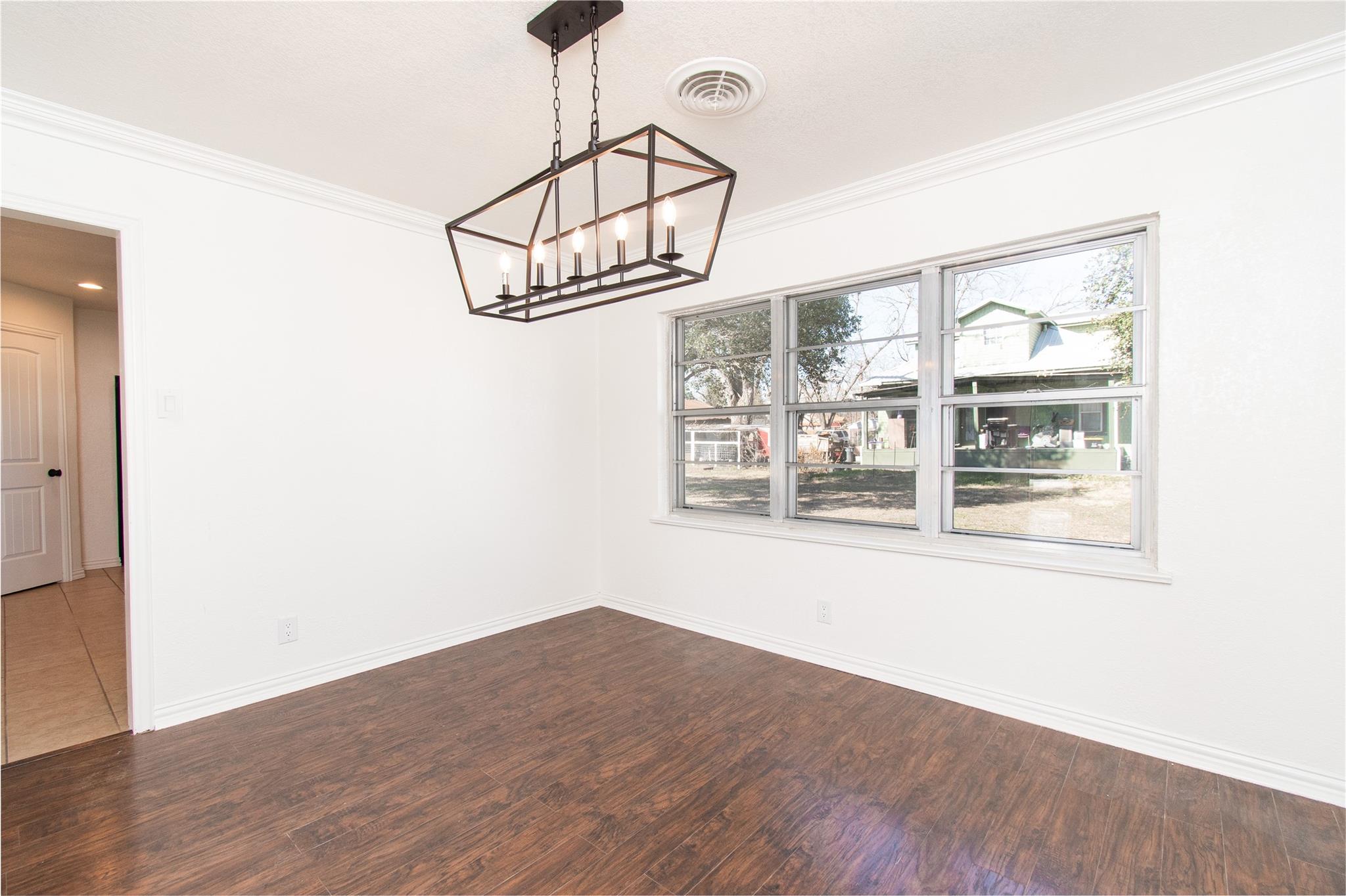 606 E 6th St, Cameron, TX 76520