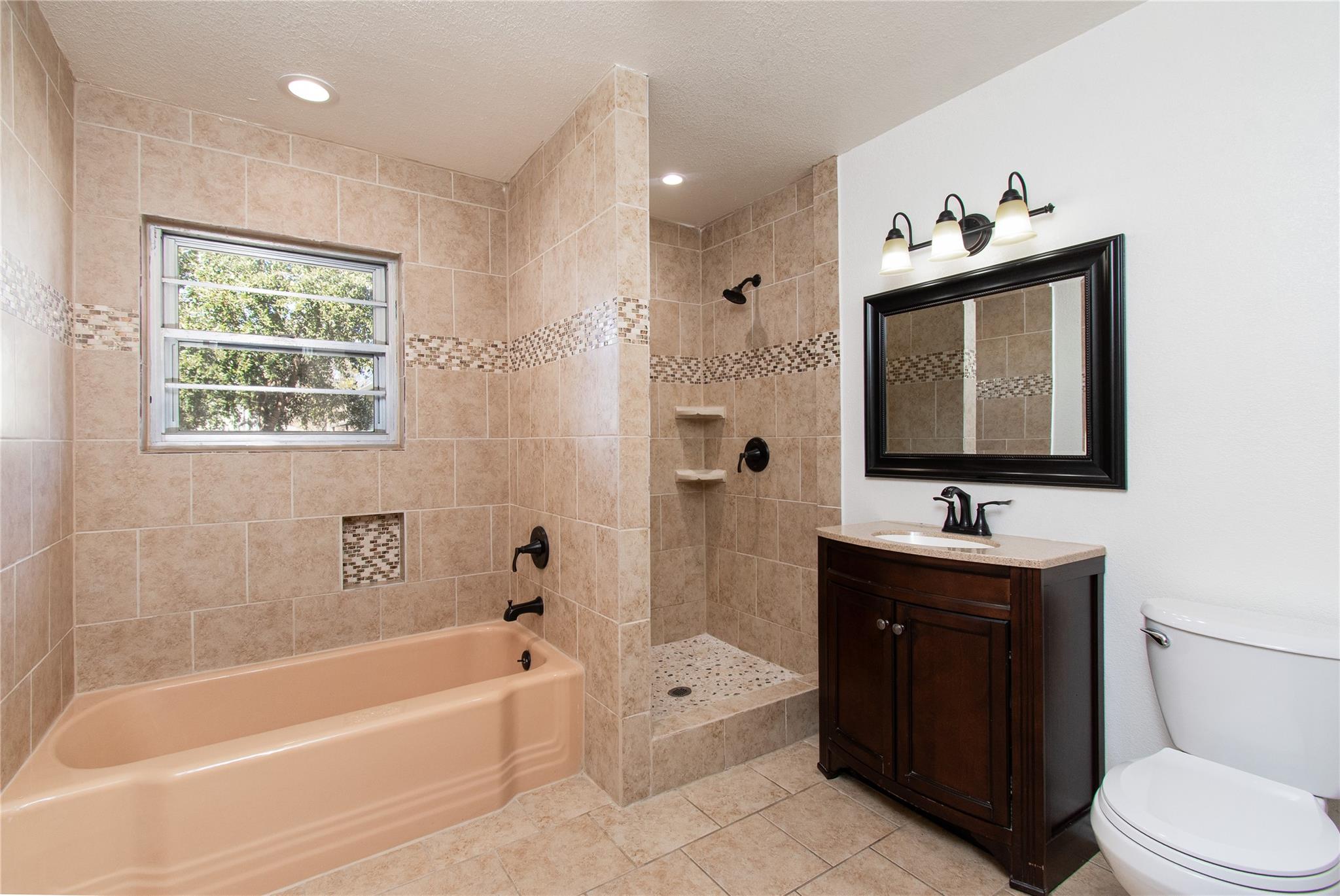 606 E 6th St, Cameron, TX 76520