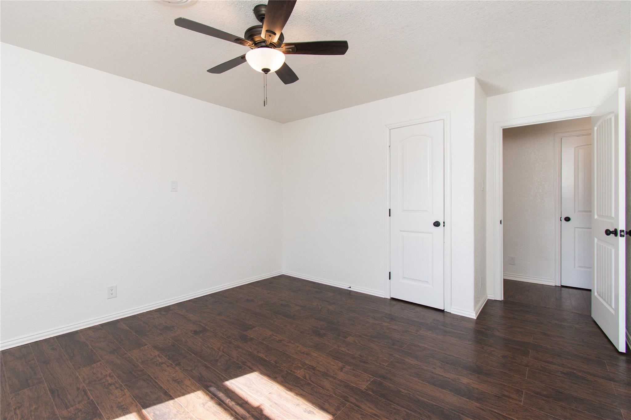 606 E 6th St, Cameron, TX 76520