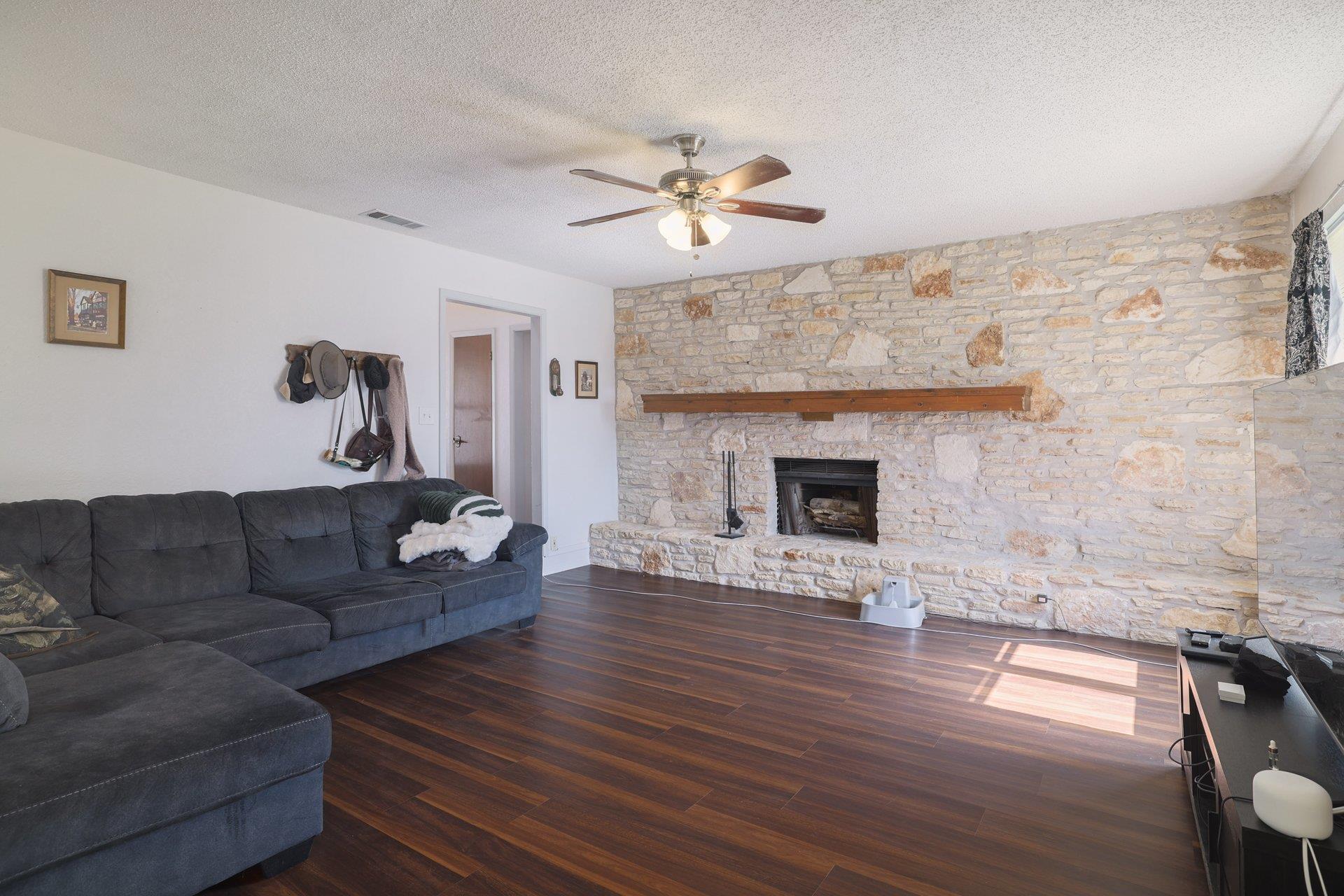 405 Brookhollow Dr, Pflugerville, TX 78660