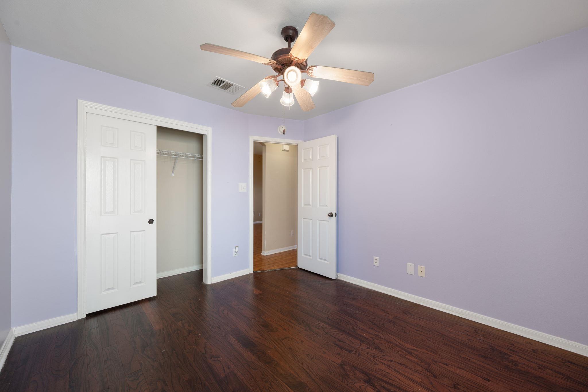 215 Kerley Dr, Hutto, TX 78634