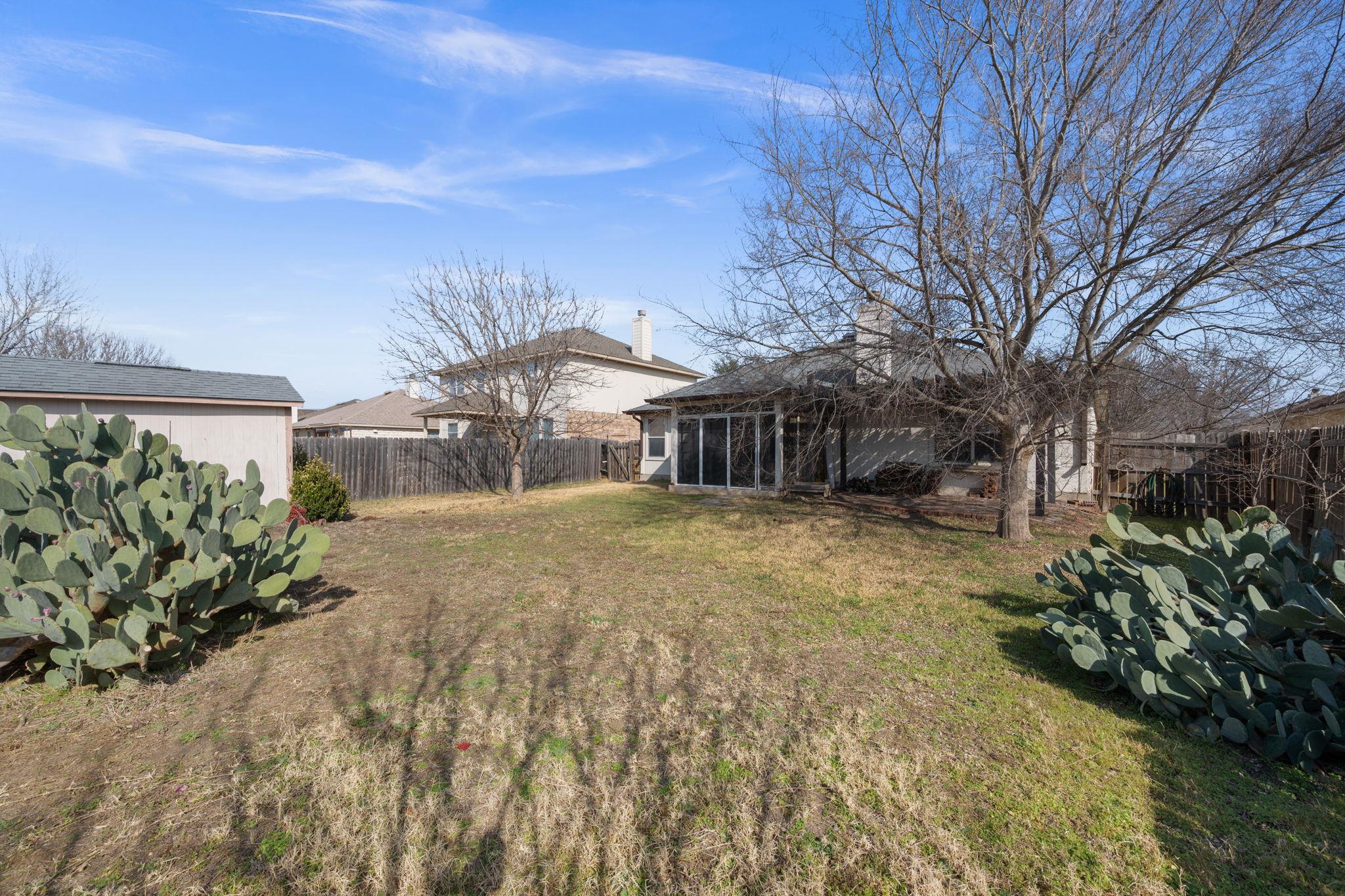 215 Kerley Dr, Hutto, TX 78634
