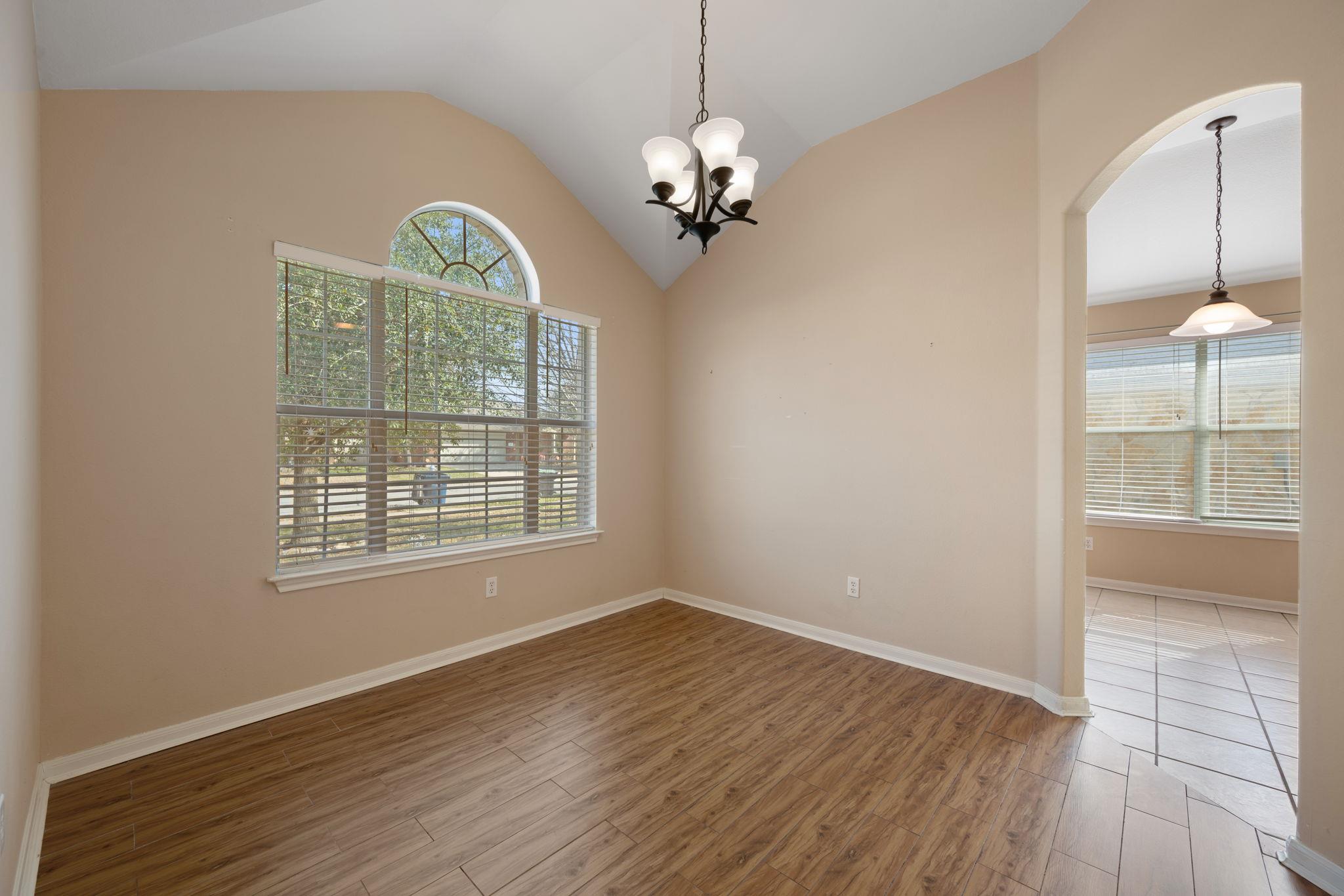 215 Kerley Dr, Hutto, TX 78634