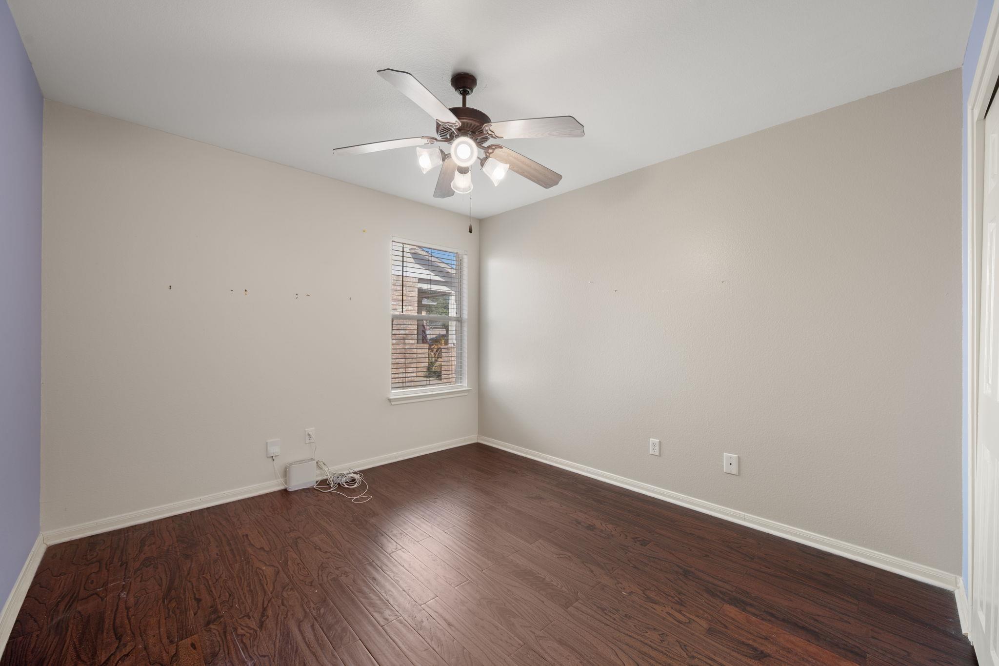 215 Kerley Dr, Hutto, TX 78634