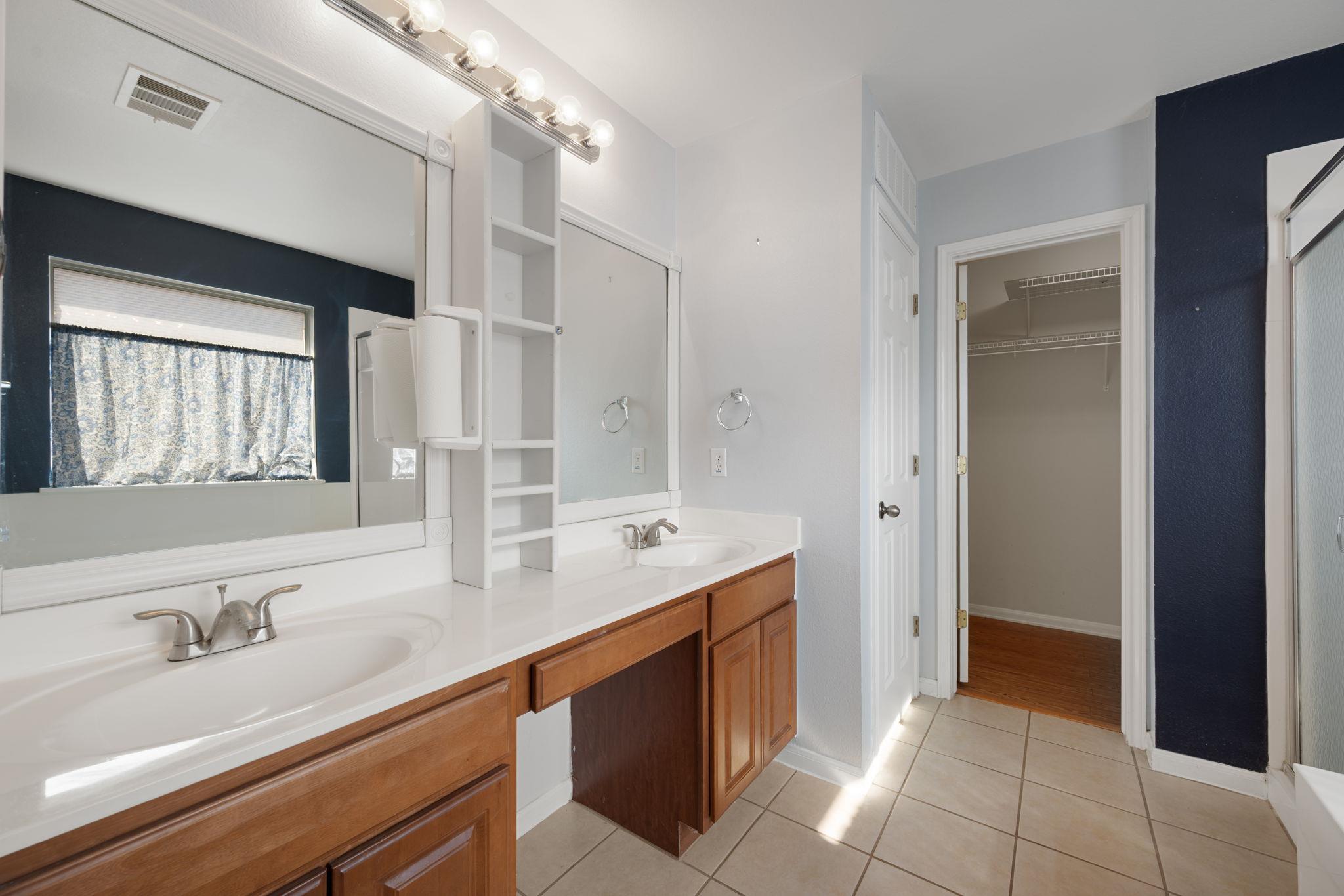 215 Kerley Dr, Hutto, TX 78634