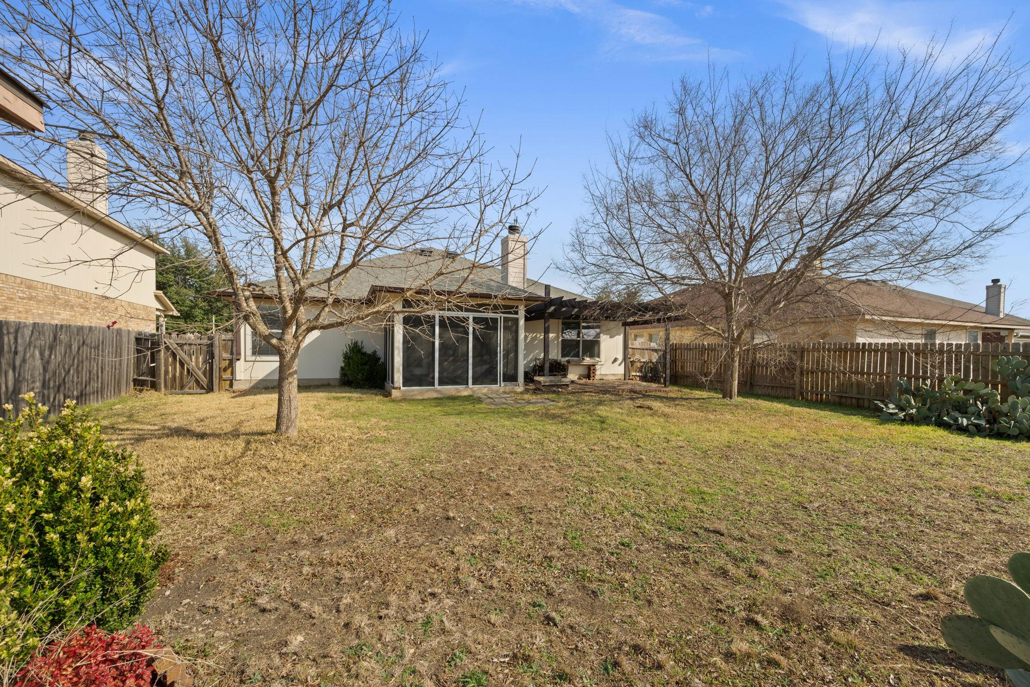 215 Kerley Dr, Hutto, TX 78634