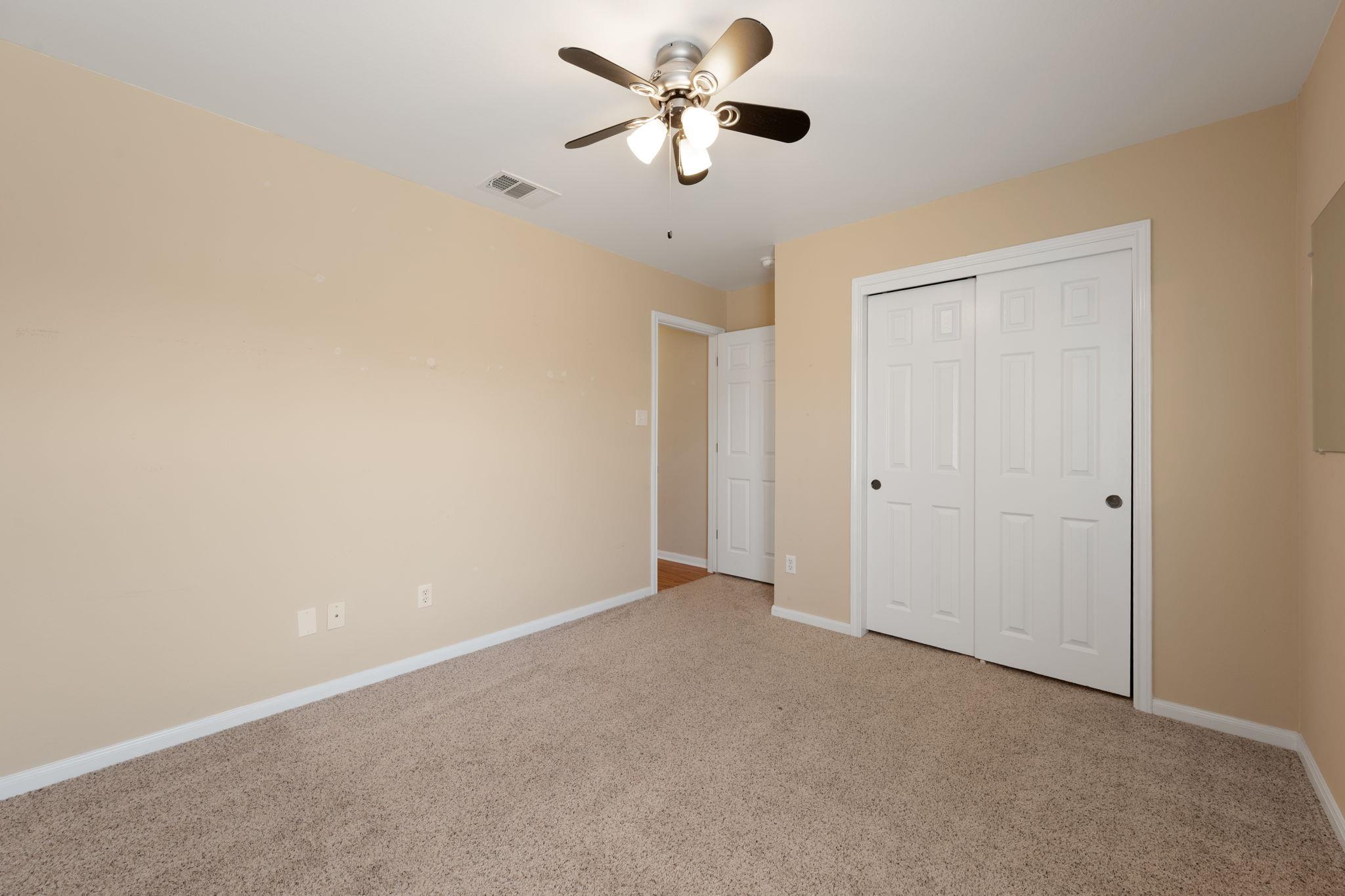 215 Kerley Dr, Hutto, TX 78634