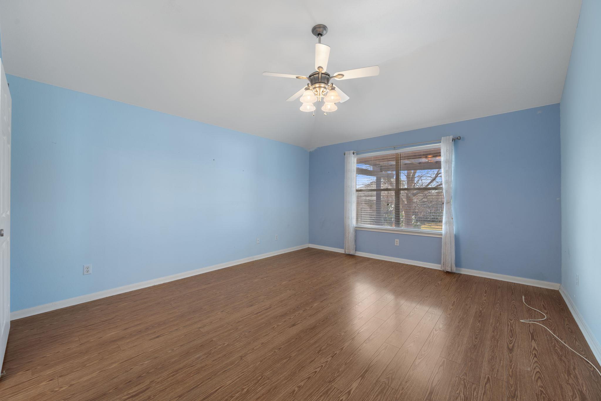 215 Kerley Dr, Hutto, TX 78634